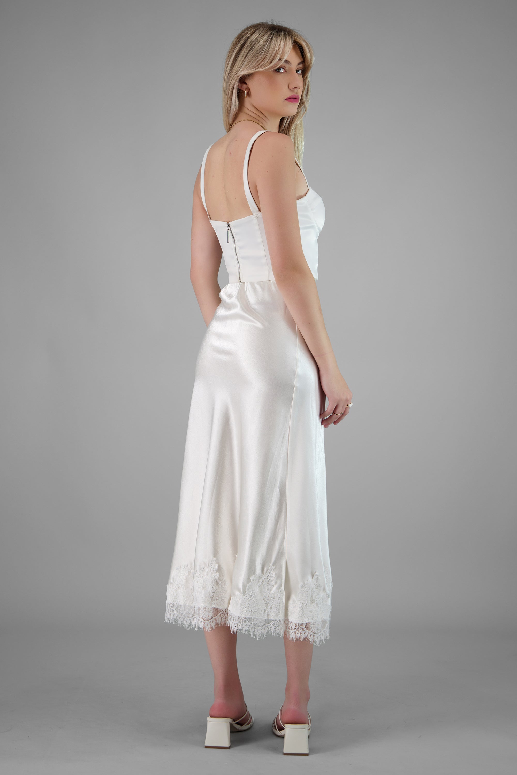 Falda satinada con detalle de encaje HUESO