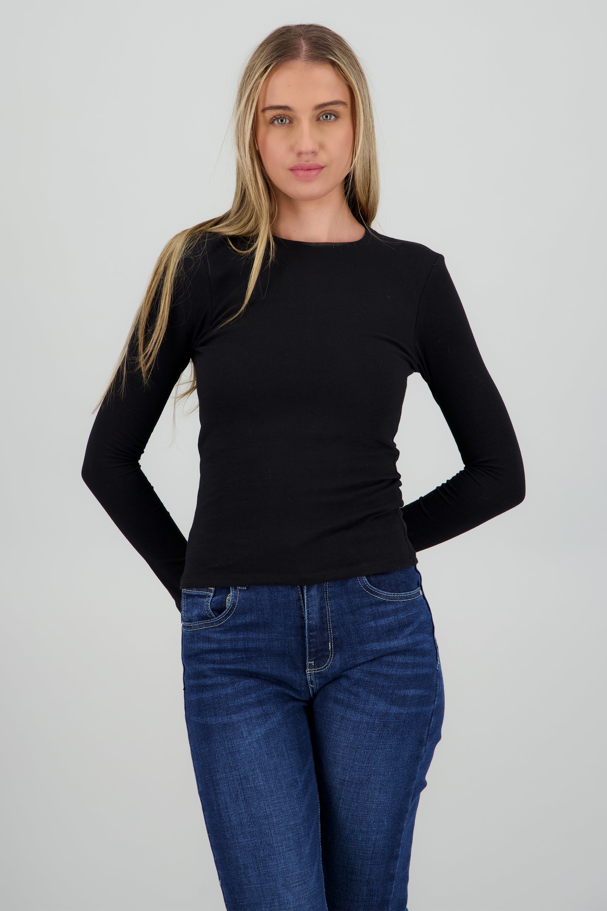 Top manga larga cuello redondo NEGRO