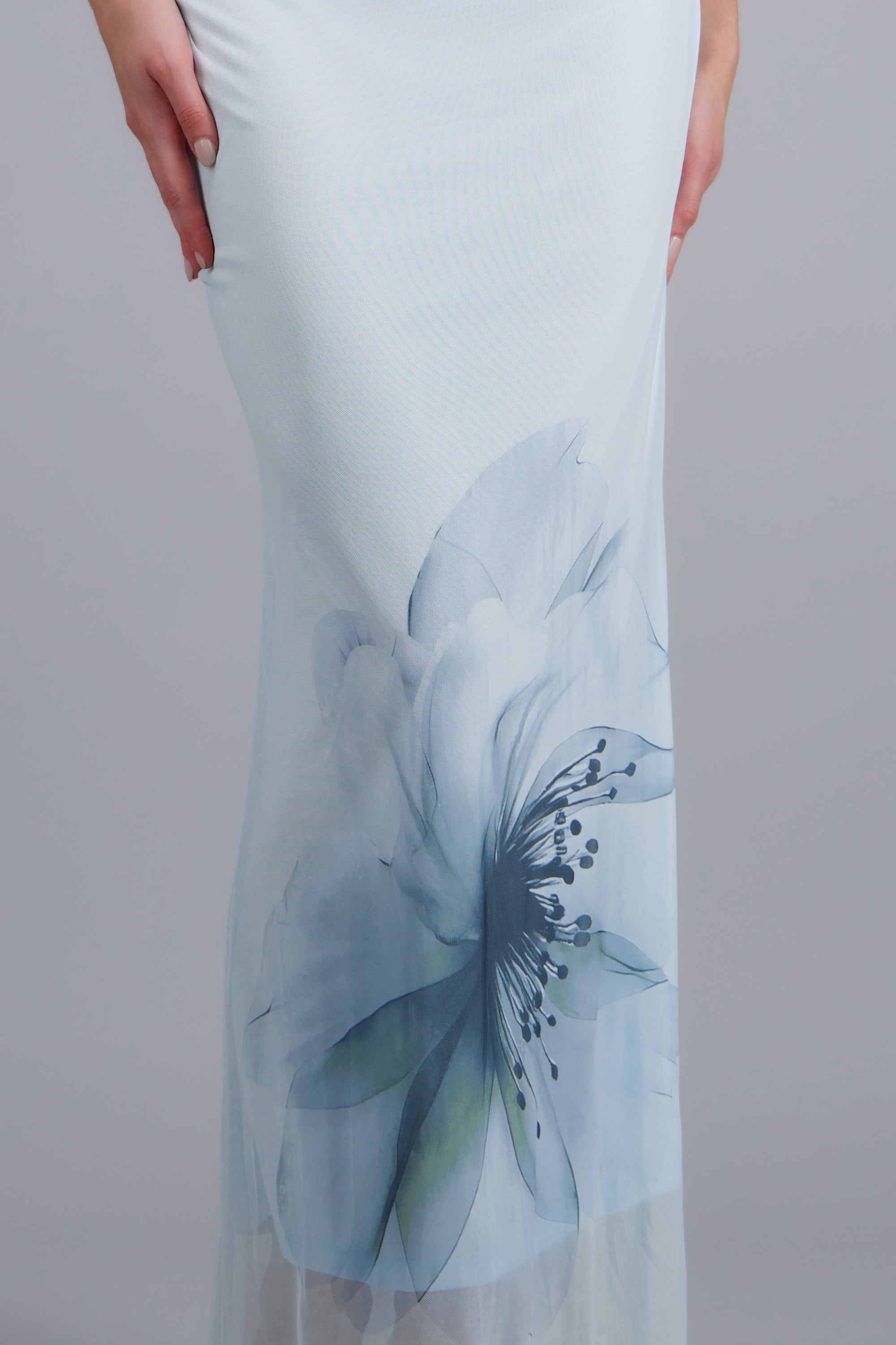 Falda midi mesh estampado flor AZUL PASTEL