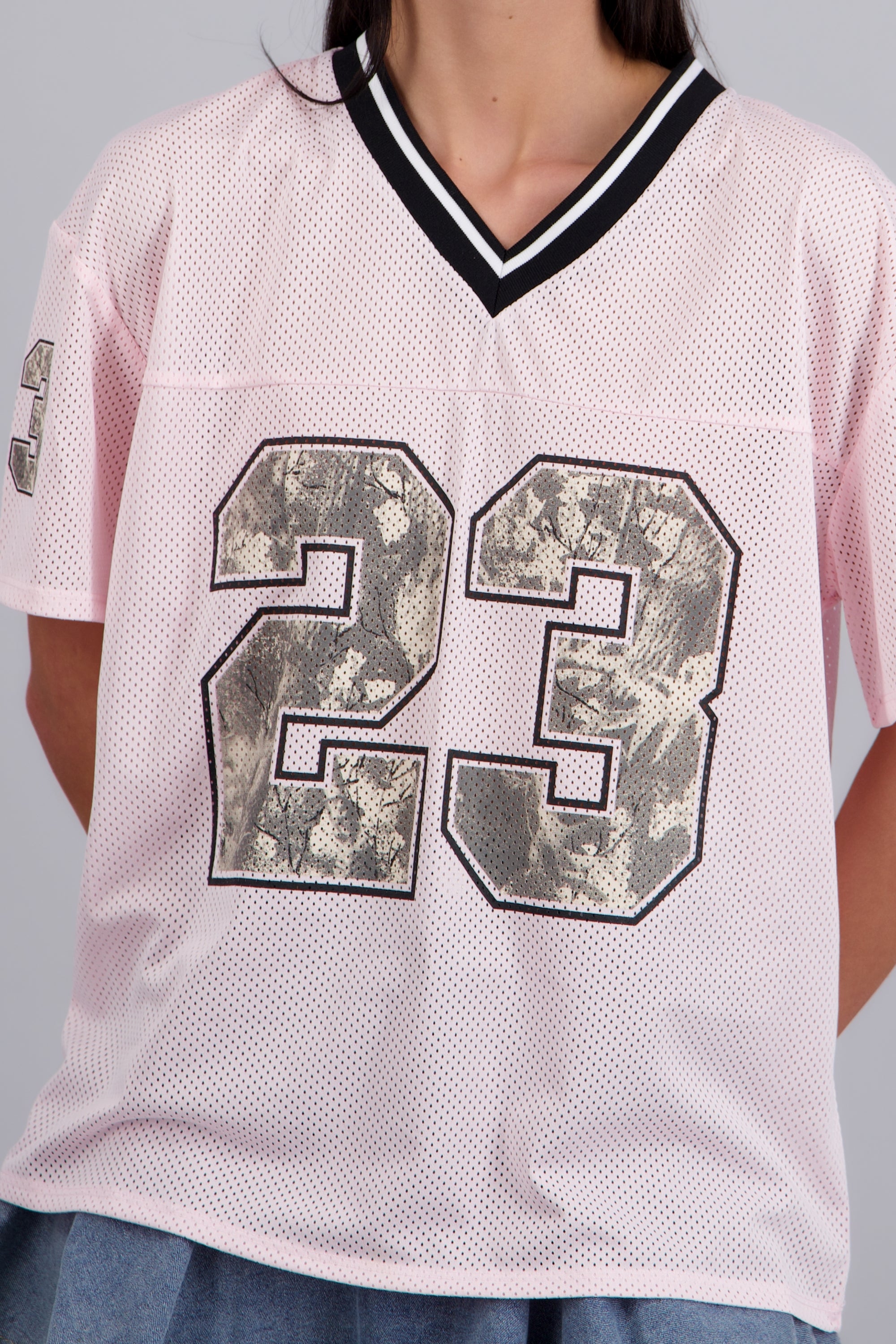 Playera tipo jersey numero camuflaje ROSA COMBO