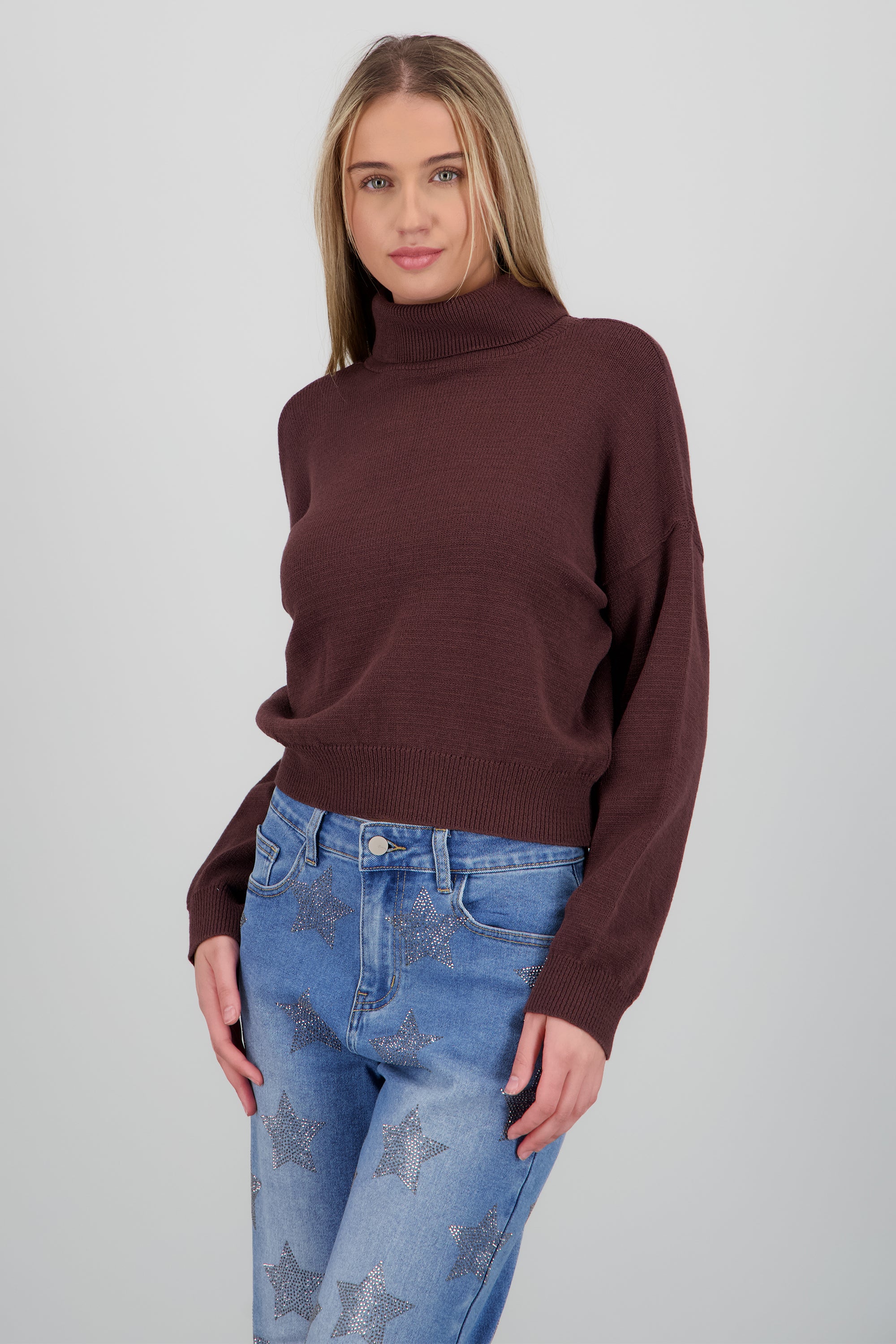 Sueter cuello de tortuga suave CHOCOLATE