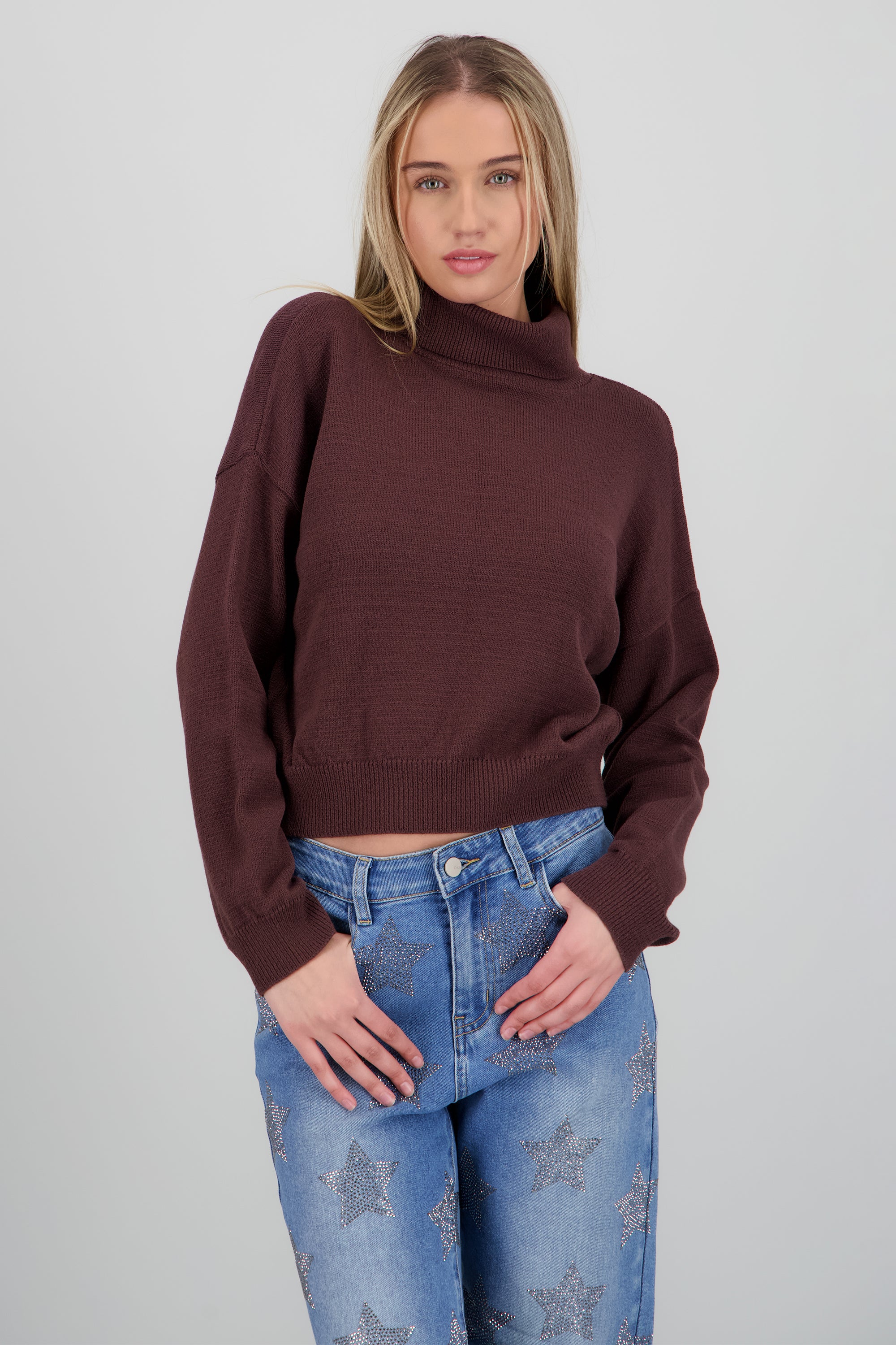 Sueter cuello de tortuga suave CHOCOLATE