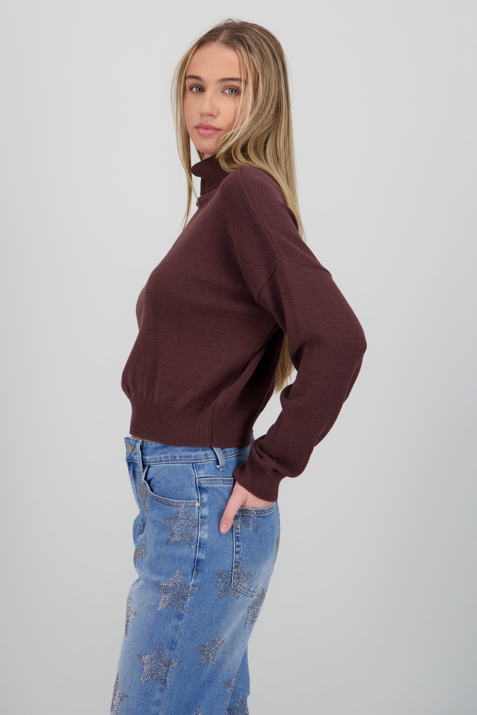 Sueter cuello de tortuga suave CHOCOLATE