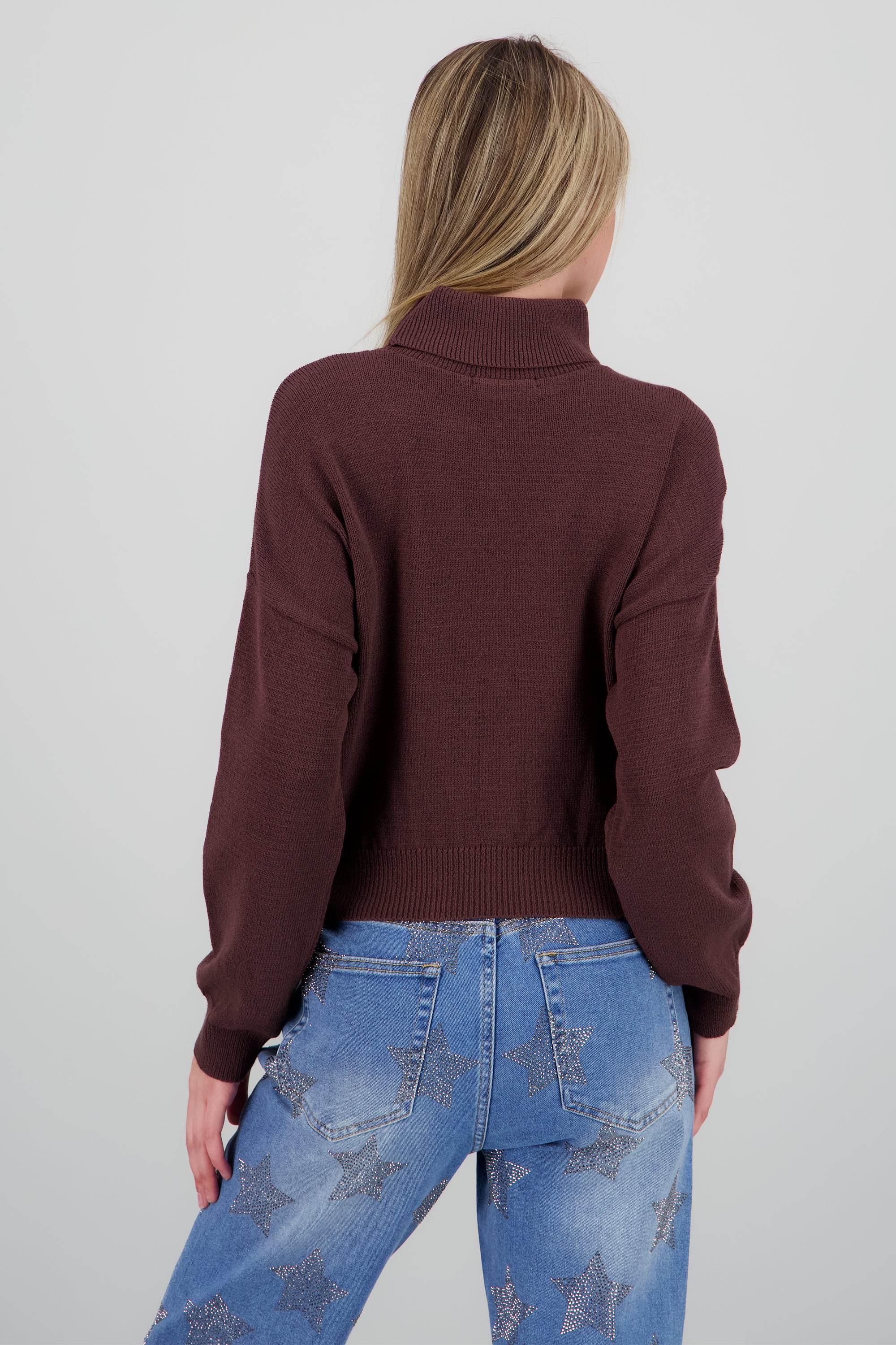 Sueter cuello de tortuga suave CHOCOLATE