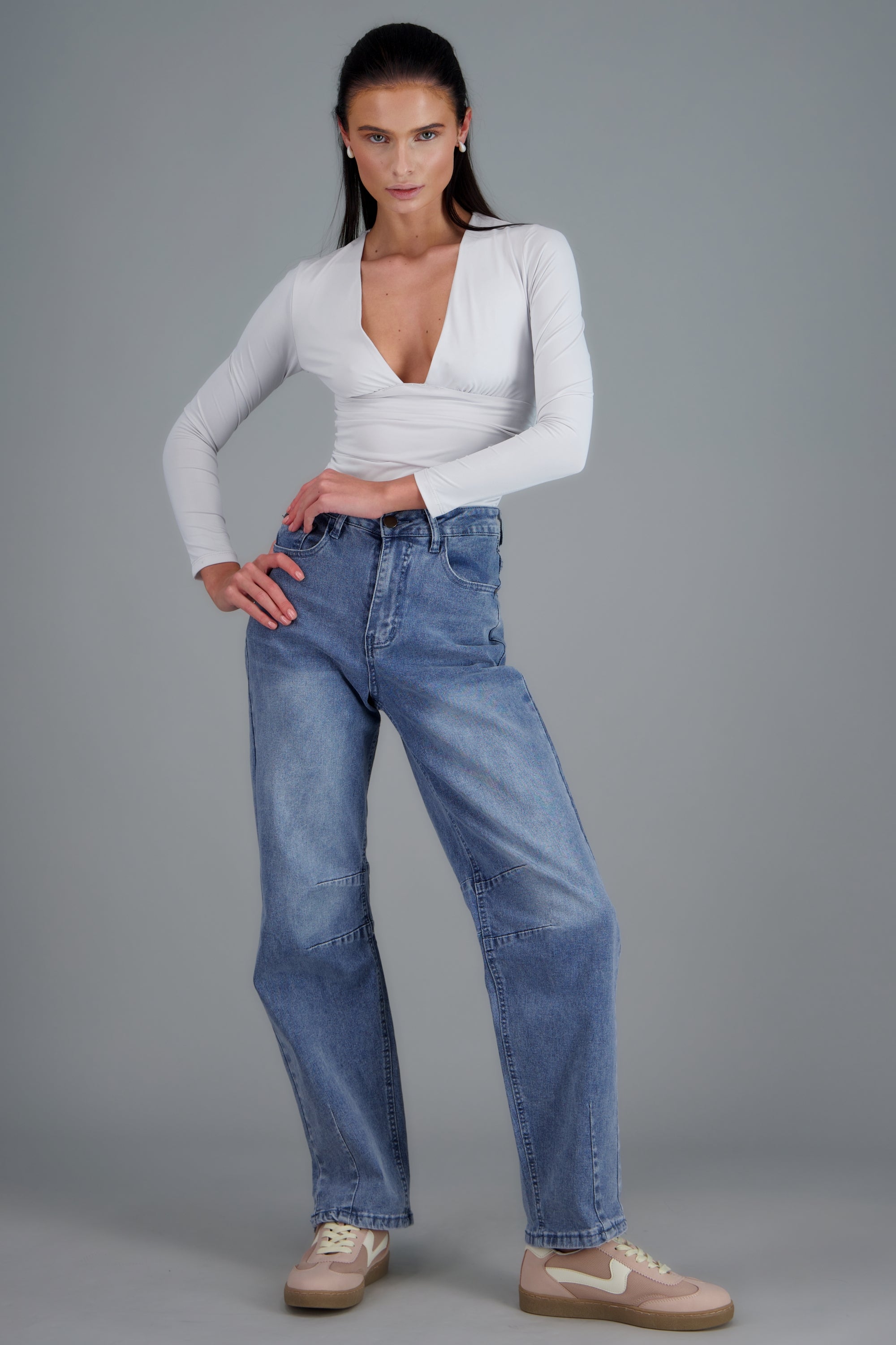 Jeans barrel pinzas MEDIUM WASH