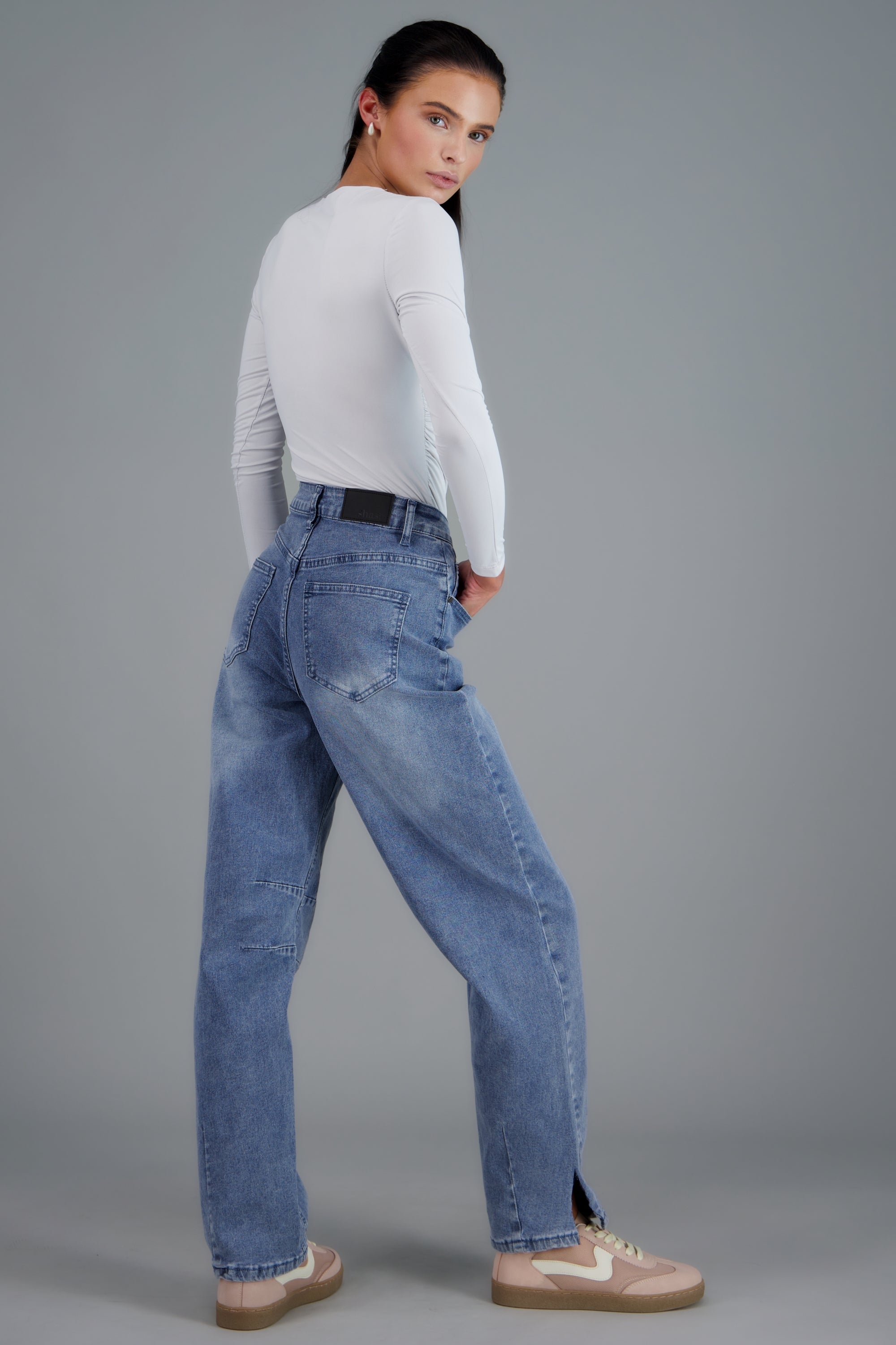 Jeans barrel pinzas MEDIUM WASH