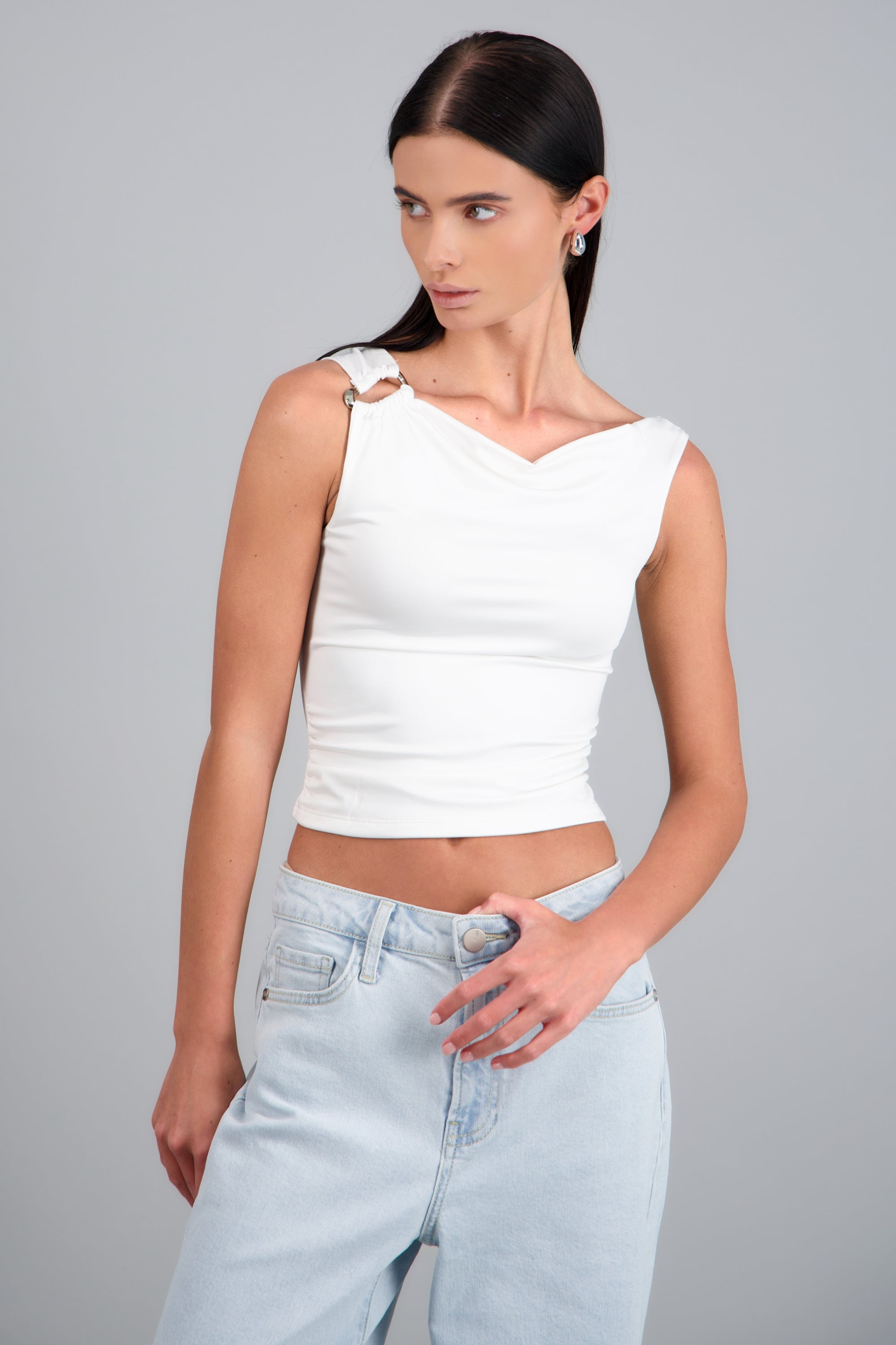 Top drapeado con detalle argolla BLANCO