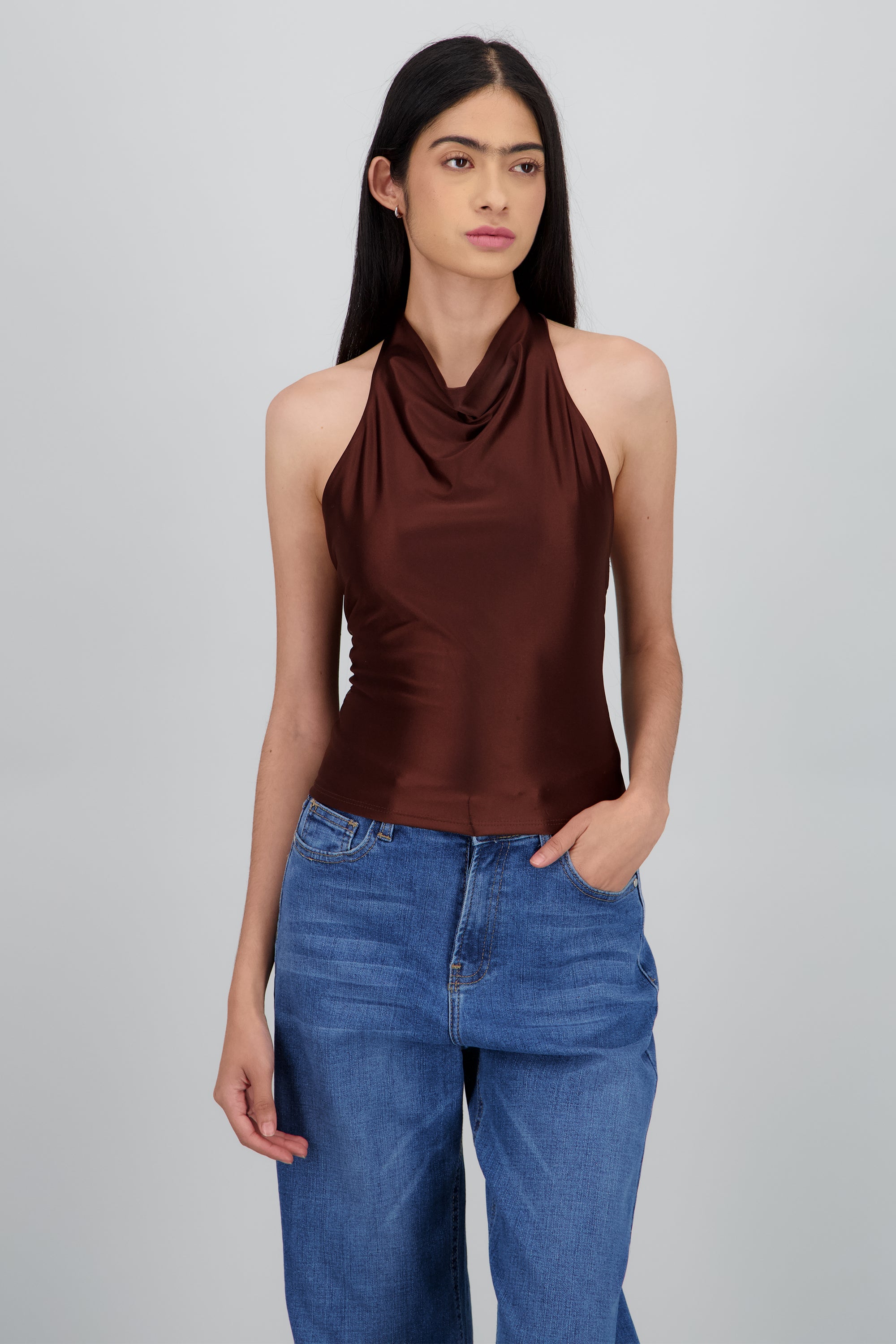 Top halter escote cascada lisa CAFE