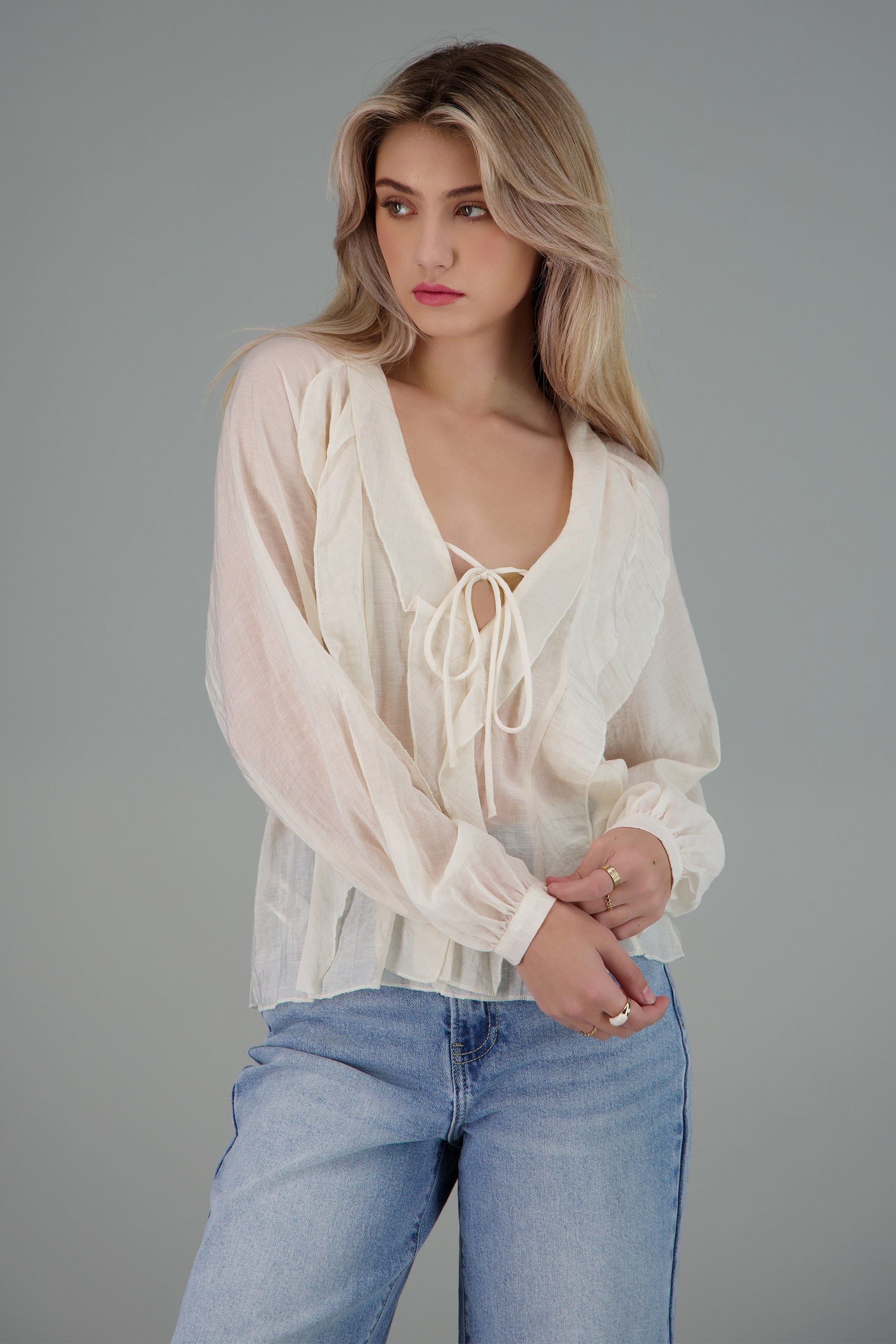 Blusa de manga larga con detalles de olanes BEIGE