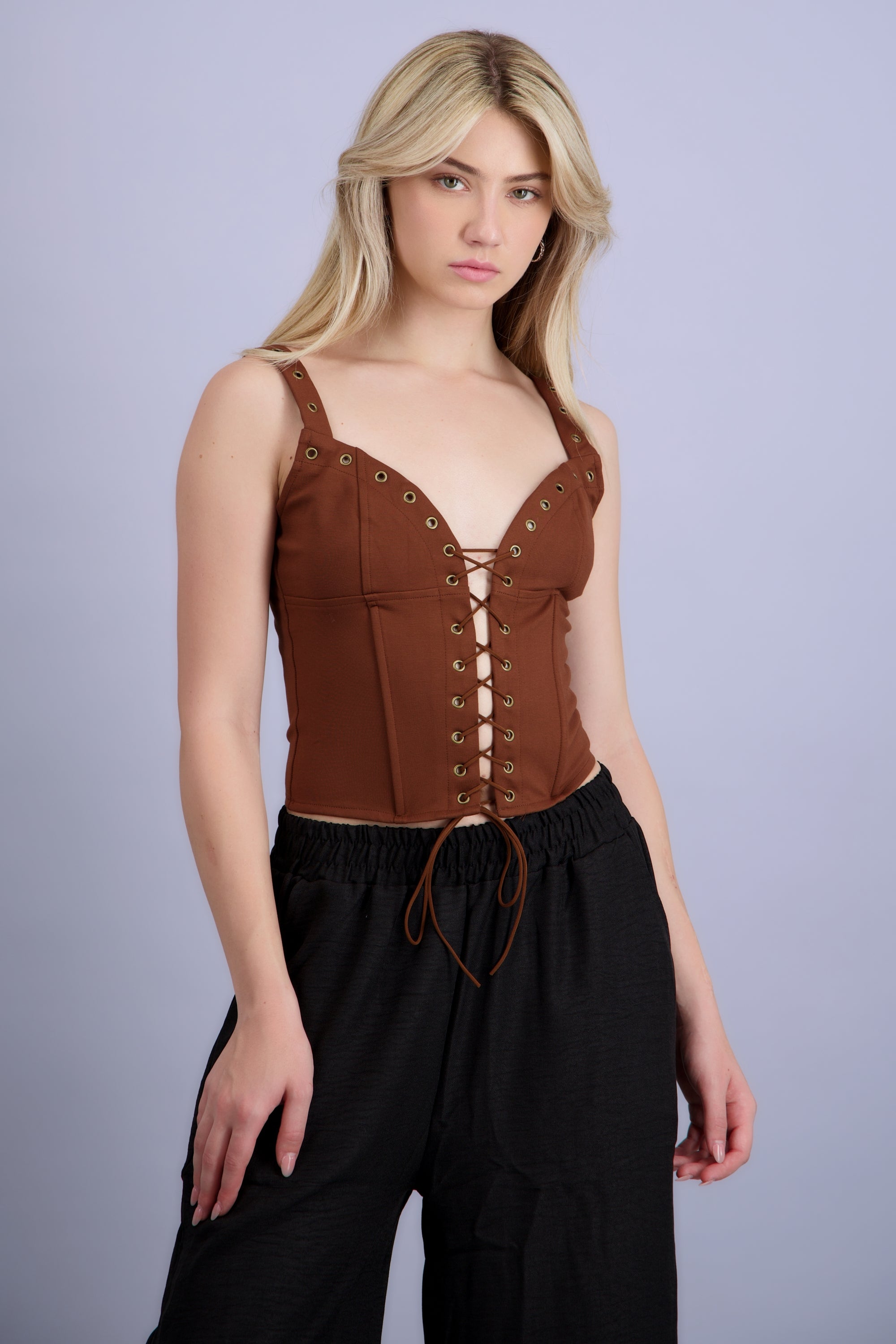 Top detalle lace up con eyelet CAFE