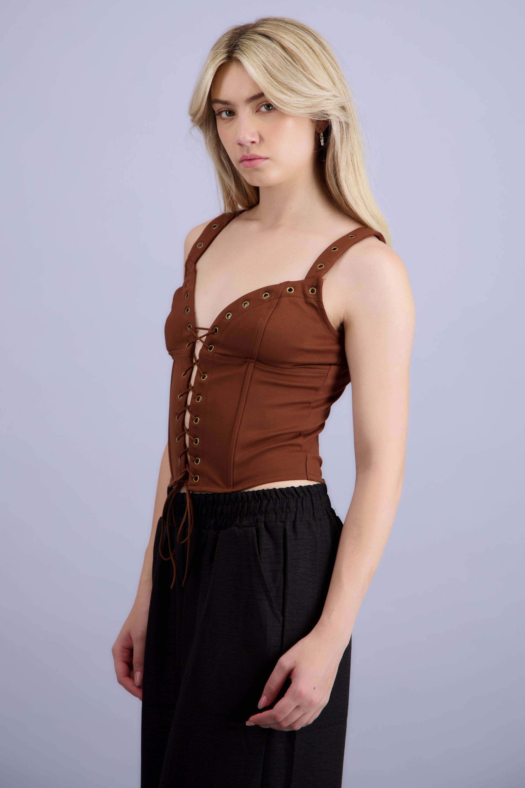 Top detalle lace up con eyelet CAFE