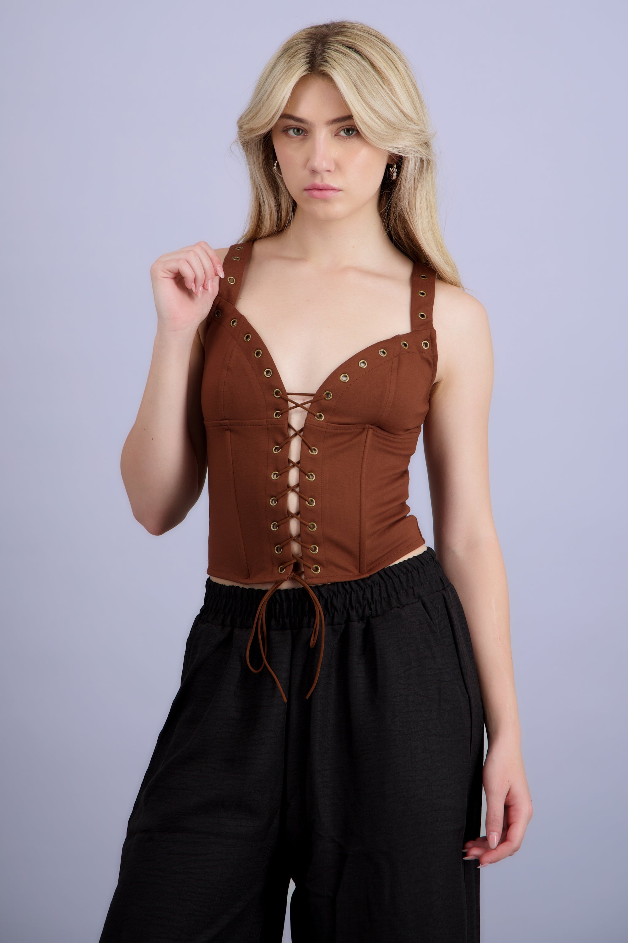 Top detalle lace up con eyelet CAFE