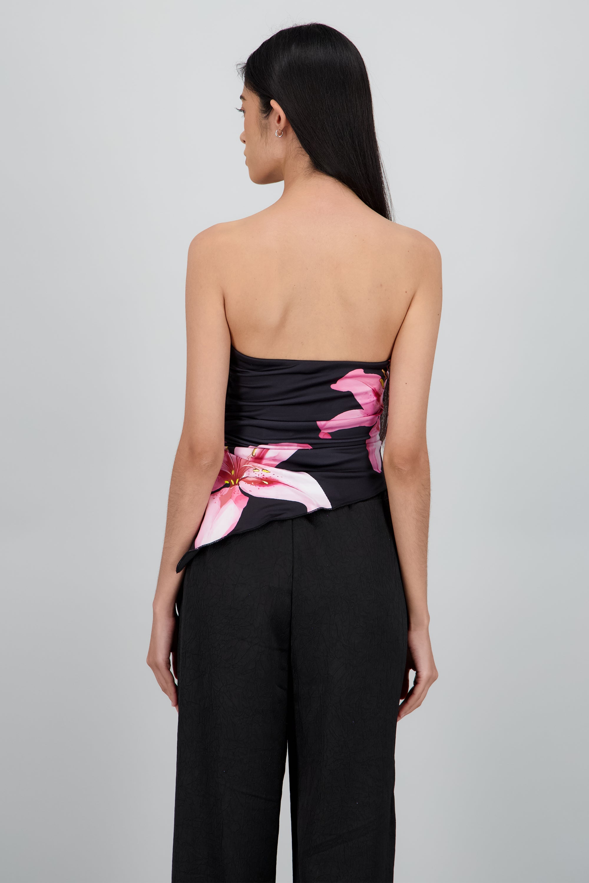 Top bandeau asimetrico flores con jareta NEGRO COMBO