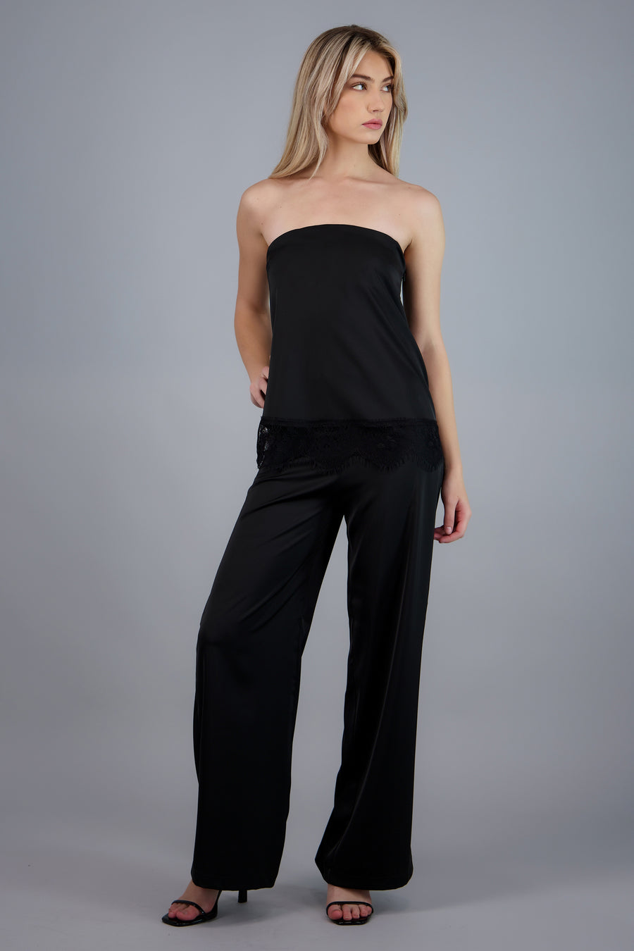 Top strapless satinado con encaje