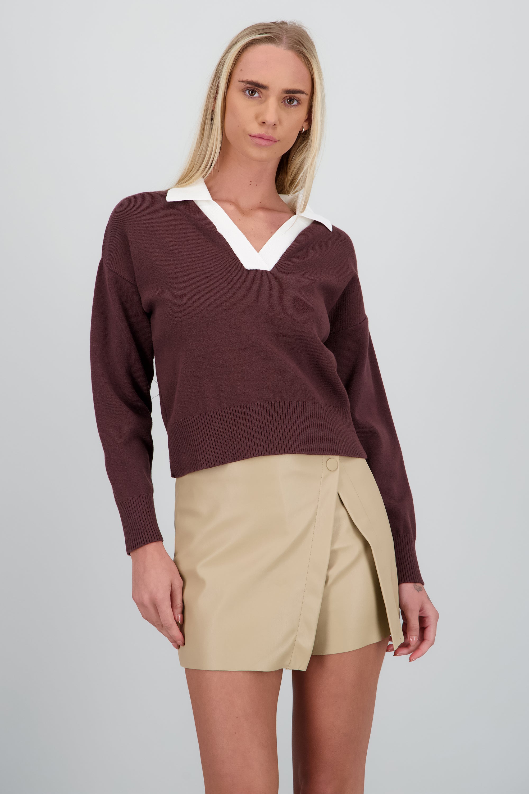 Sueter manga larga cuello polo tejido CAFE COMBO