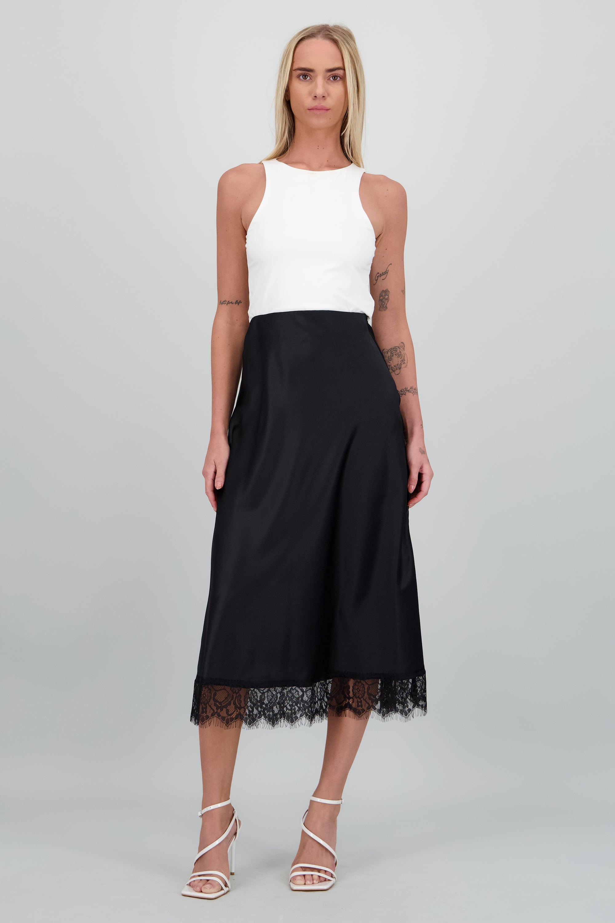 Falda satin midi detalle encaje NEGRO