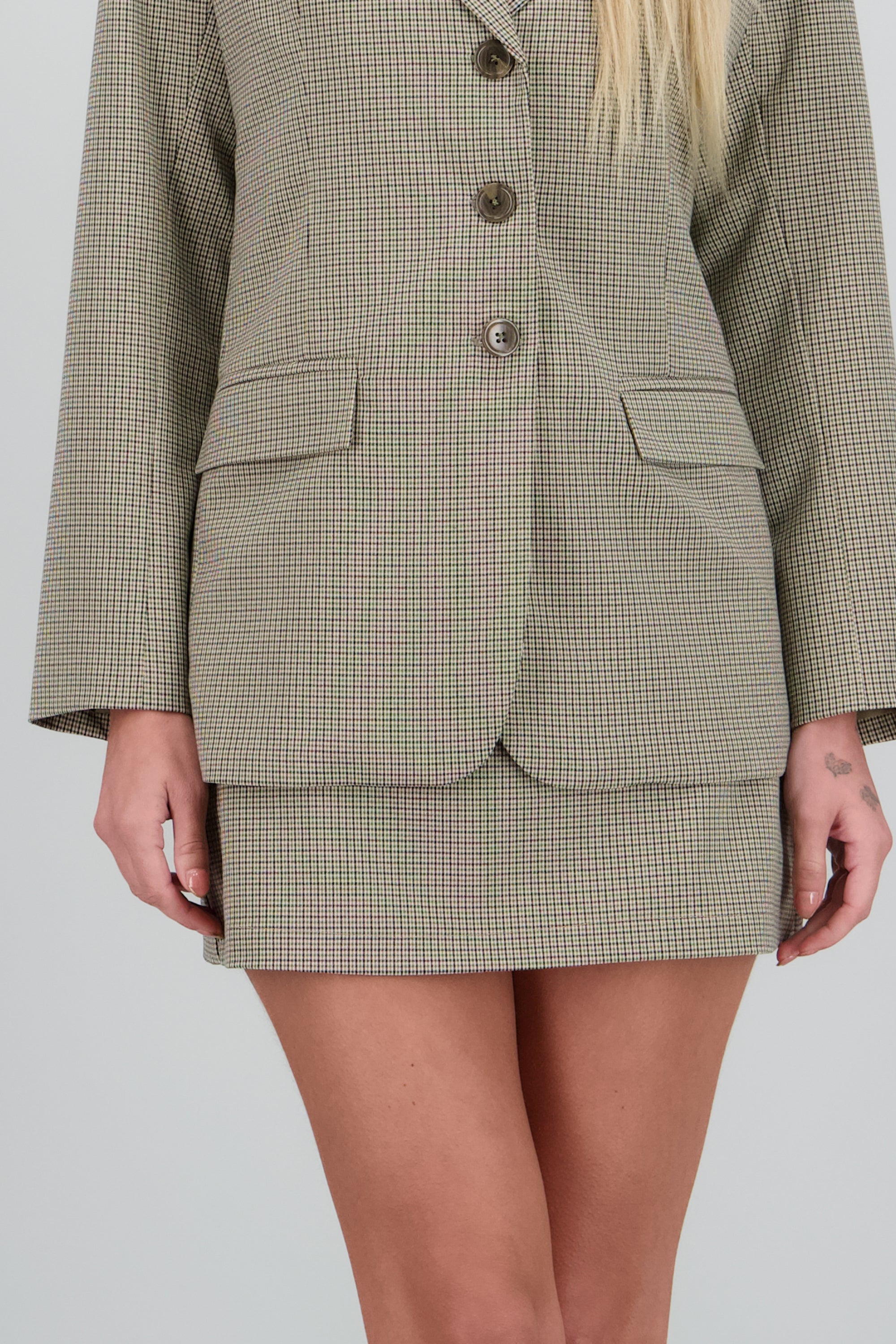 Falda short sencilla estampado cuadros GRIS COMBO