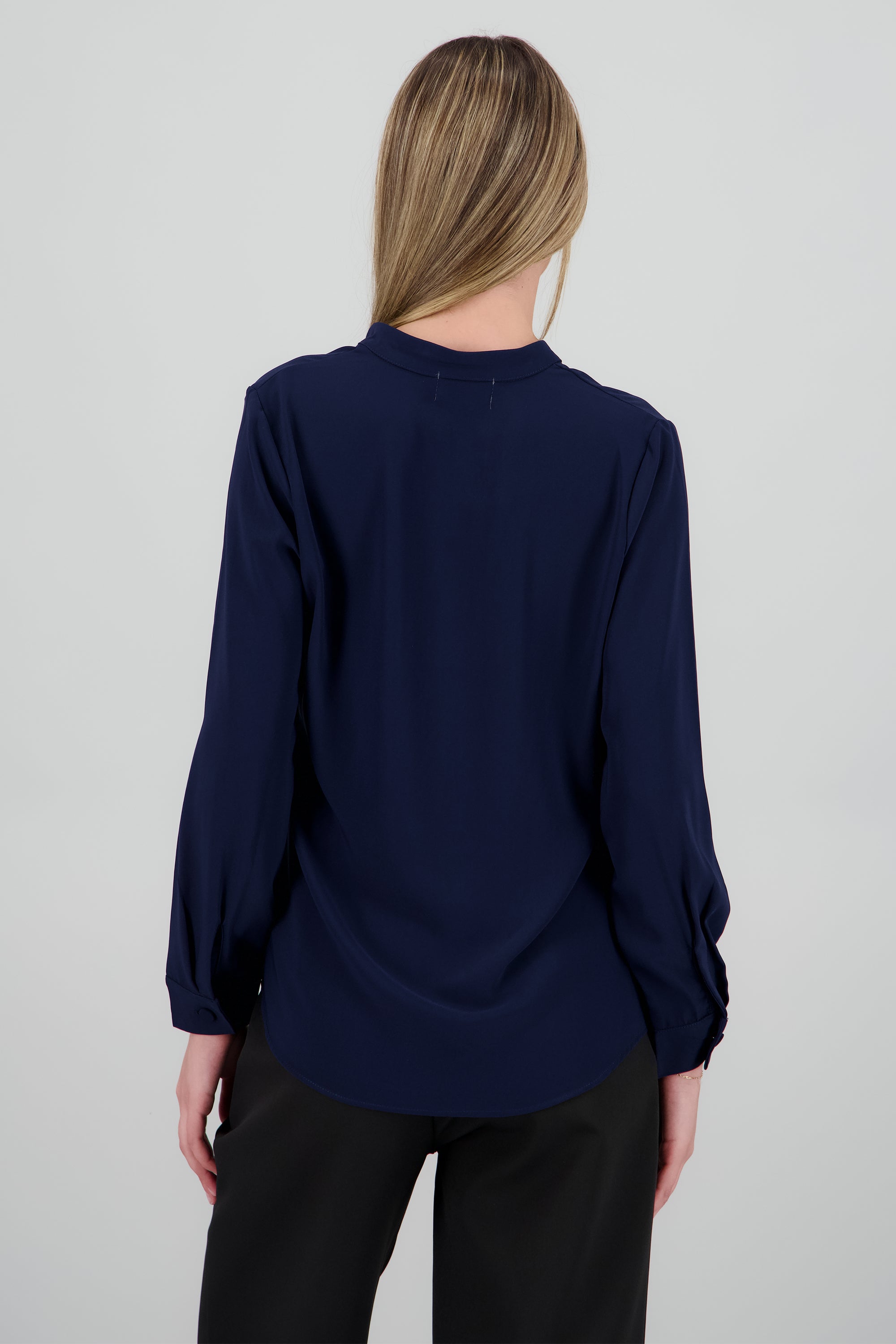 Camisa ligera con bolsa cargo escote V MARINO