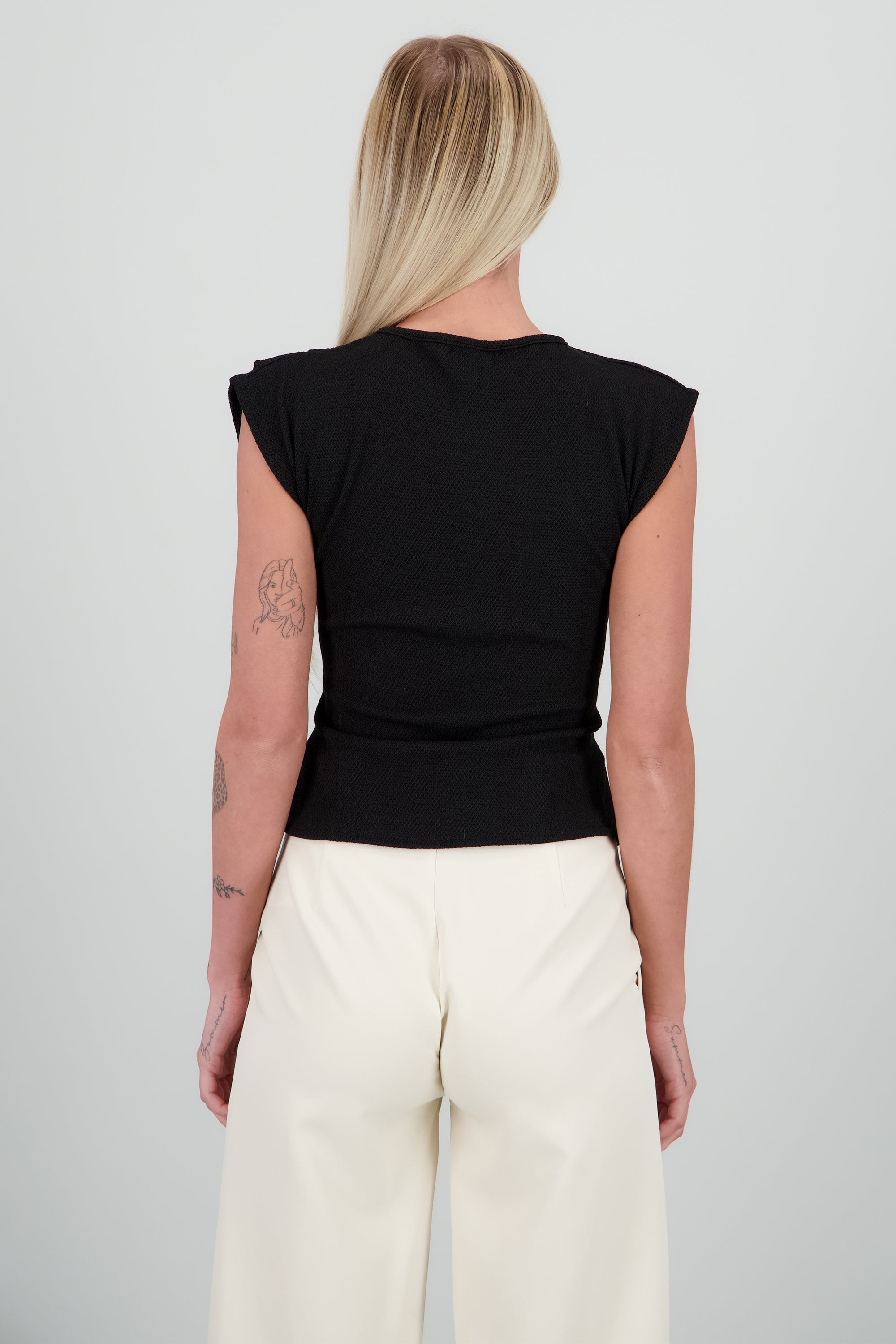 Top textura fajon con hebilla NEGRO