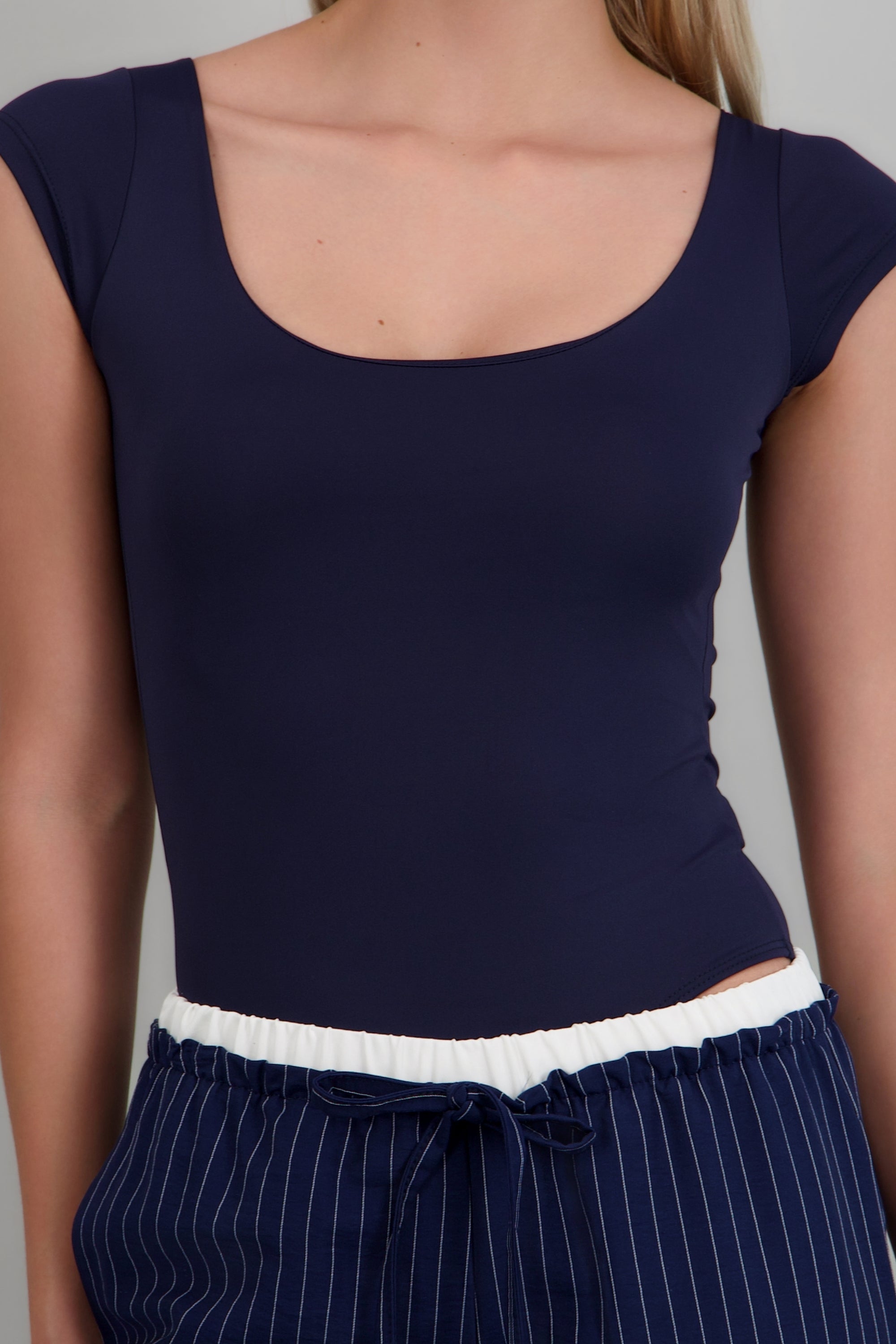 Bodysuit escote redondo manga corta liso MARINO