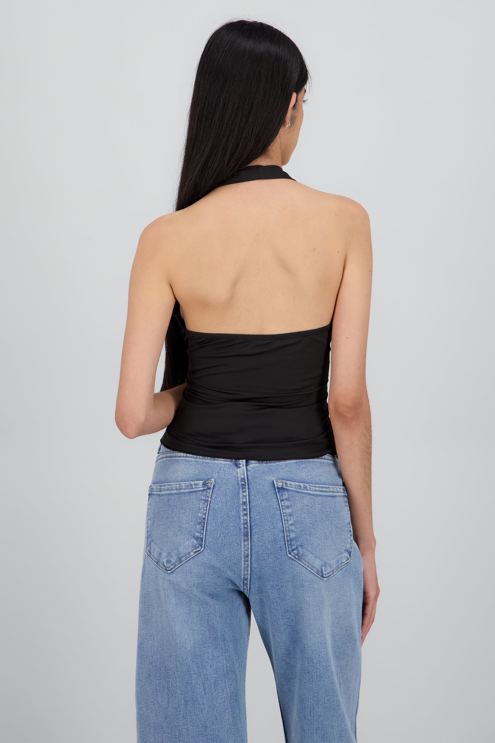 Blusa cuello halter cruzado detalle drapeado NEGRO