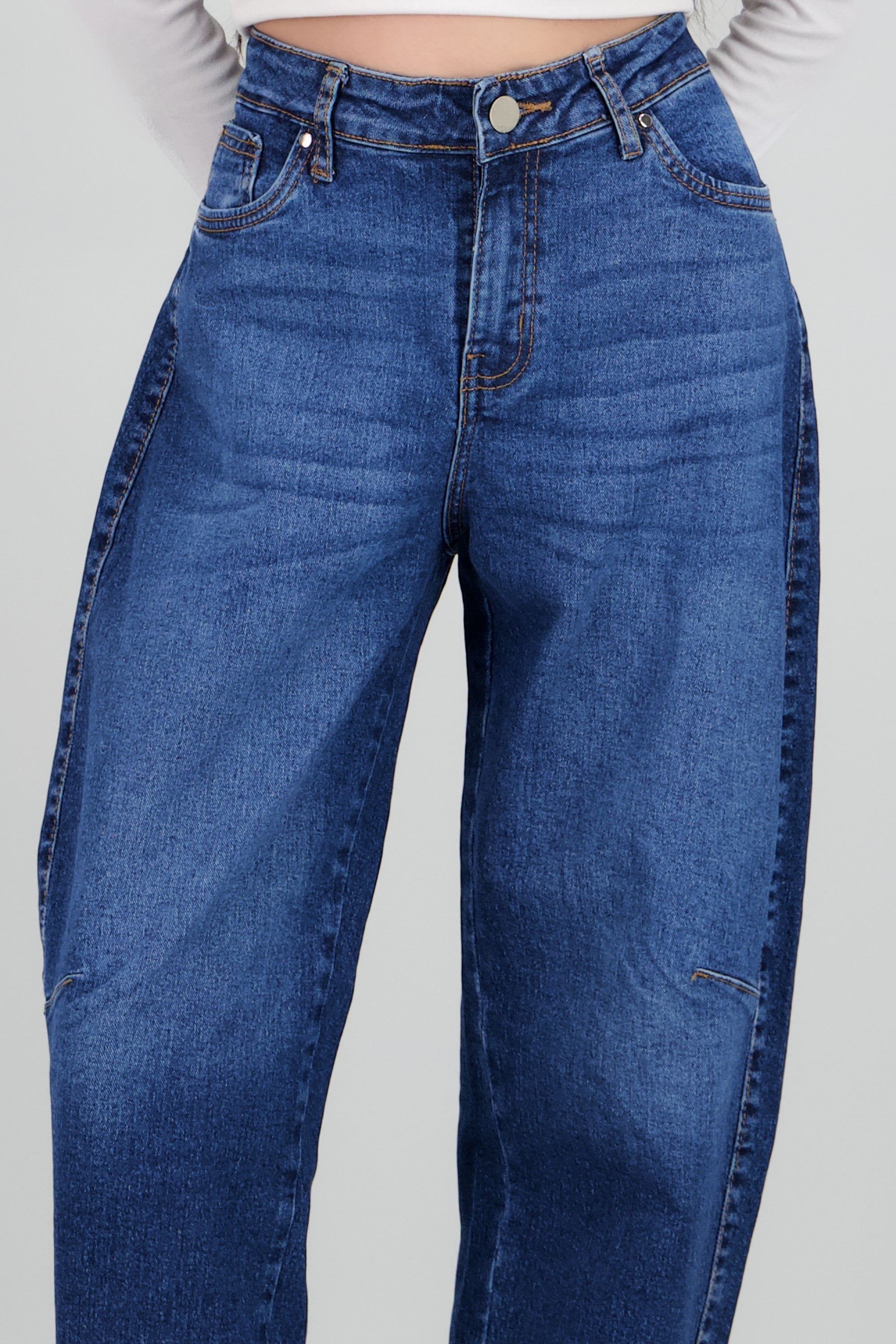 Jeans barrel amplios DARK WASH