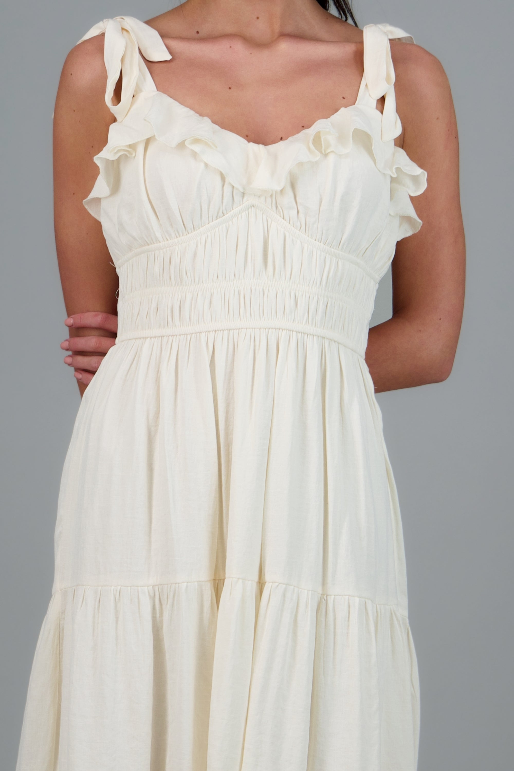 Vestido maxi liso detalle tirantes moños CREMA