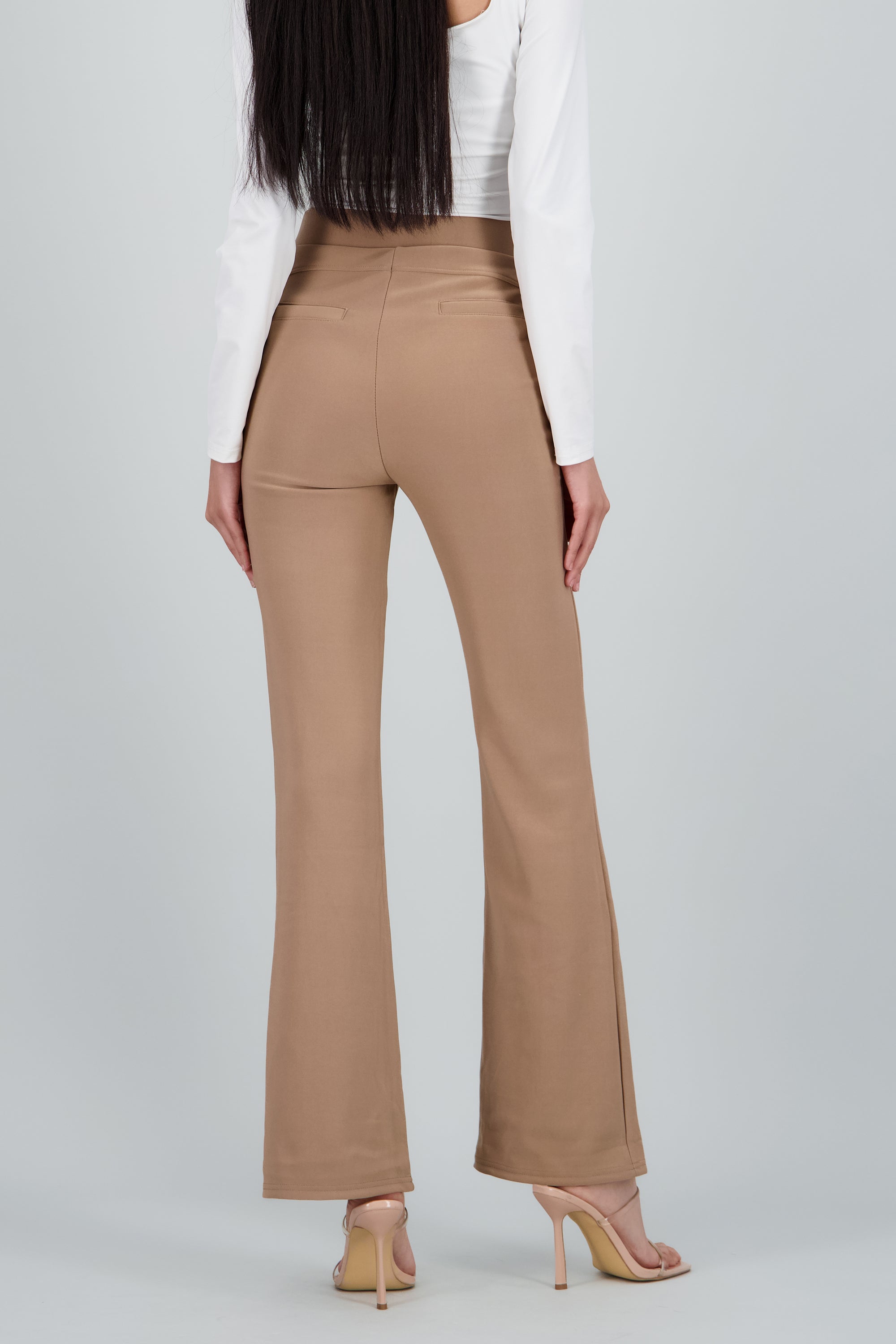 Pantalon liso detalle costura KHAKI