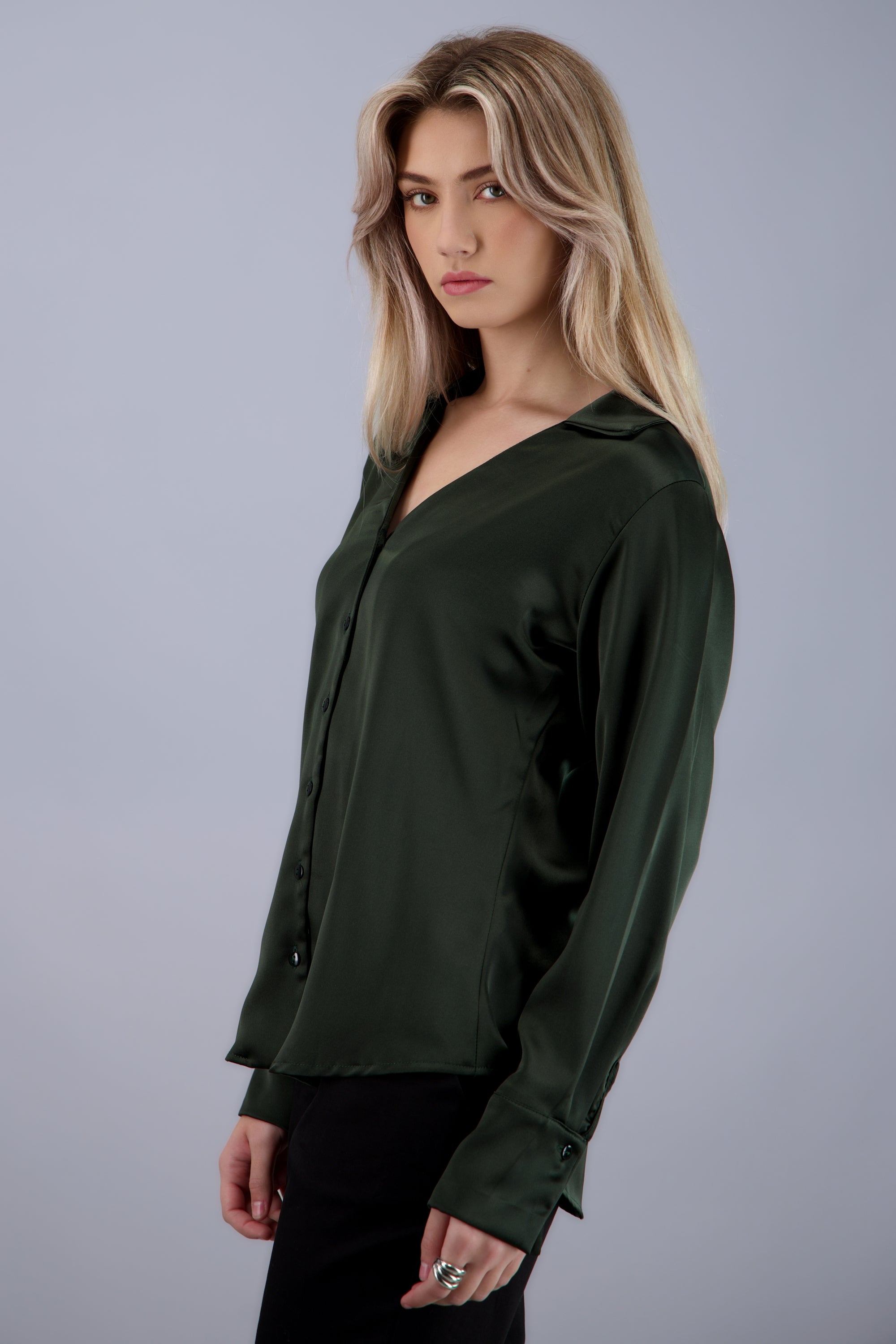 Camisa satin con escote v OLIVO