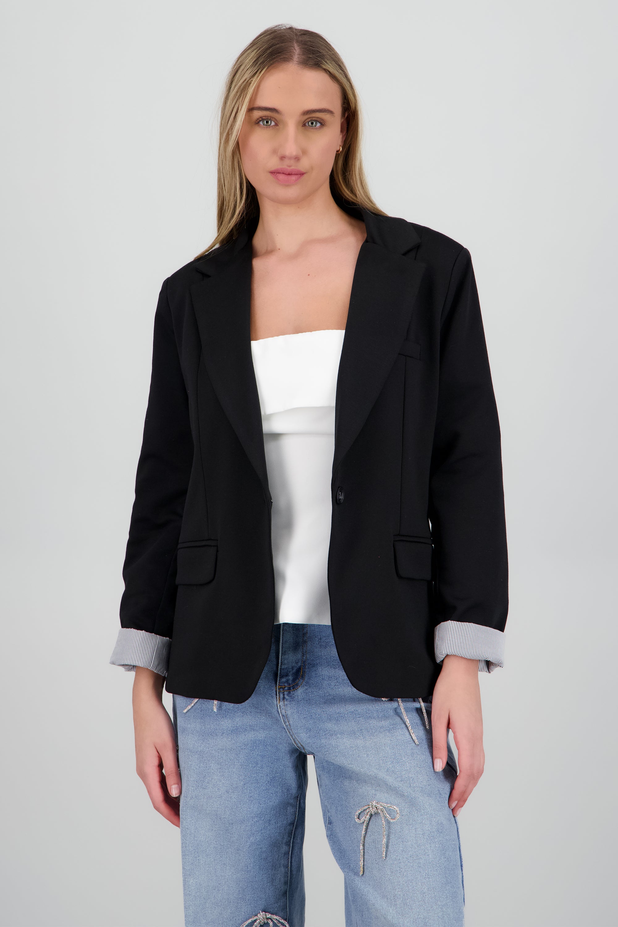 Blazer liso detalle manga NEGRO