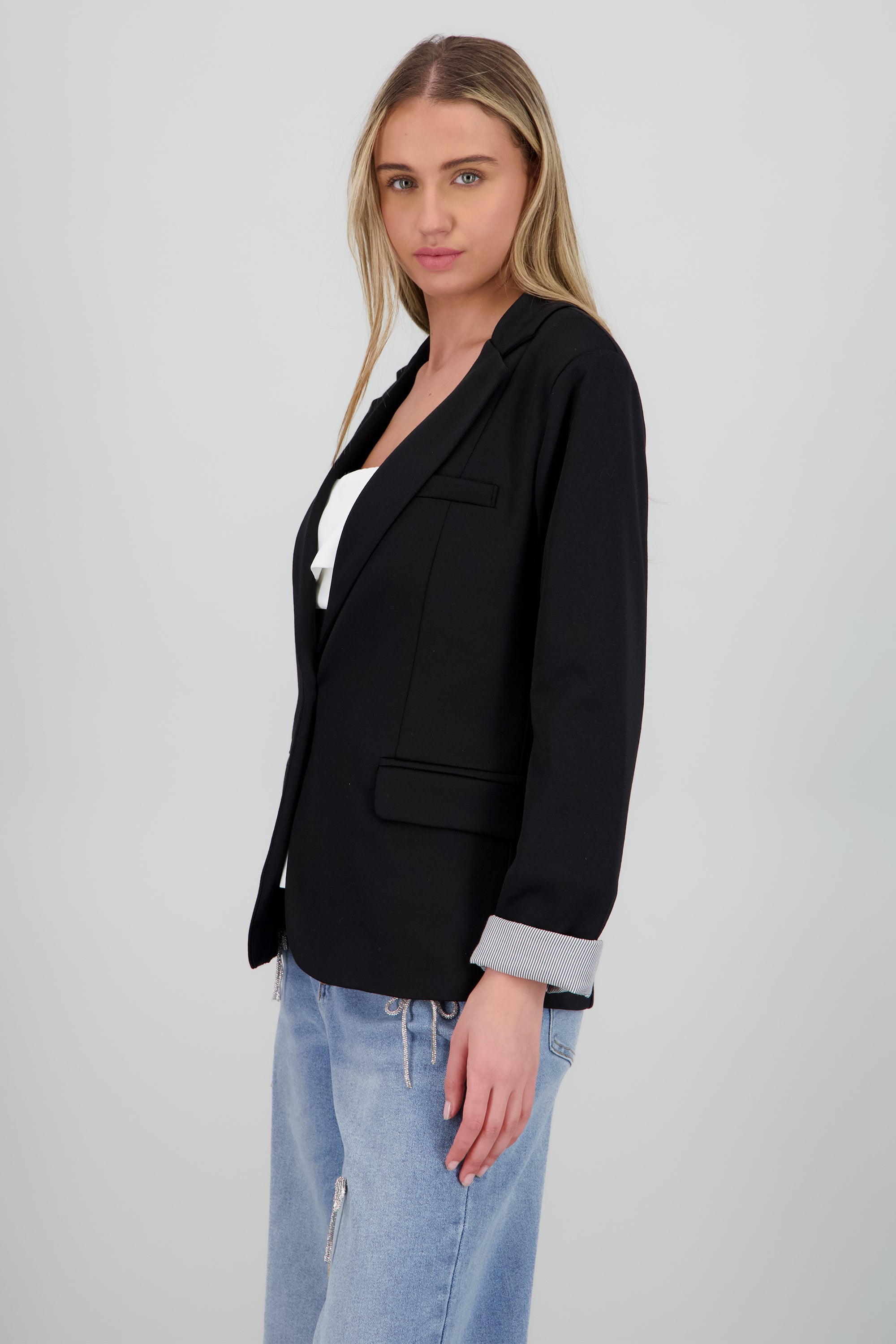 Blazer liso detalle manga NEGRO