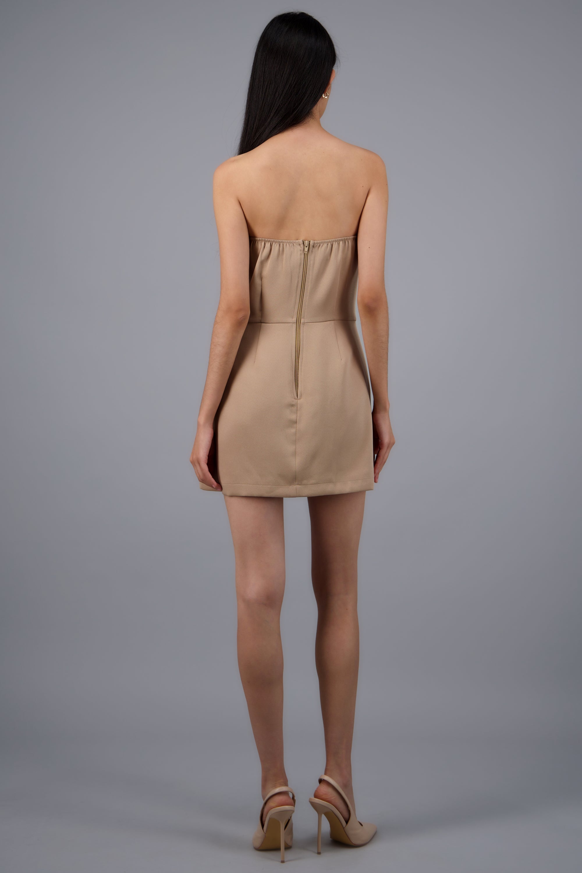 Vestido mini strapless liso KHAKI