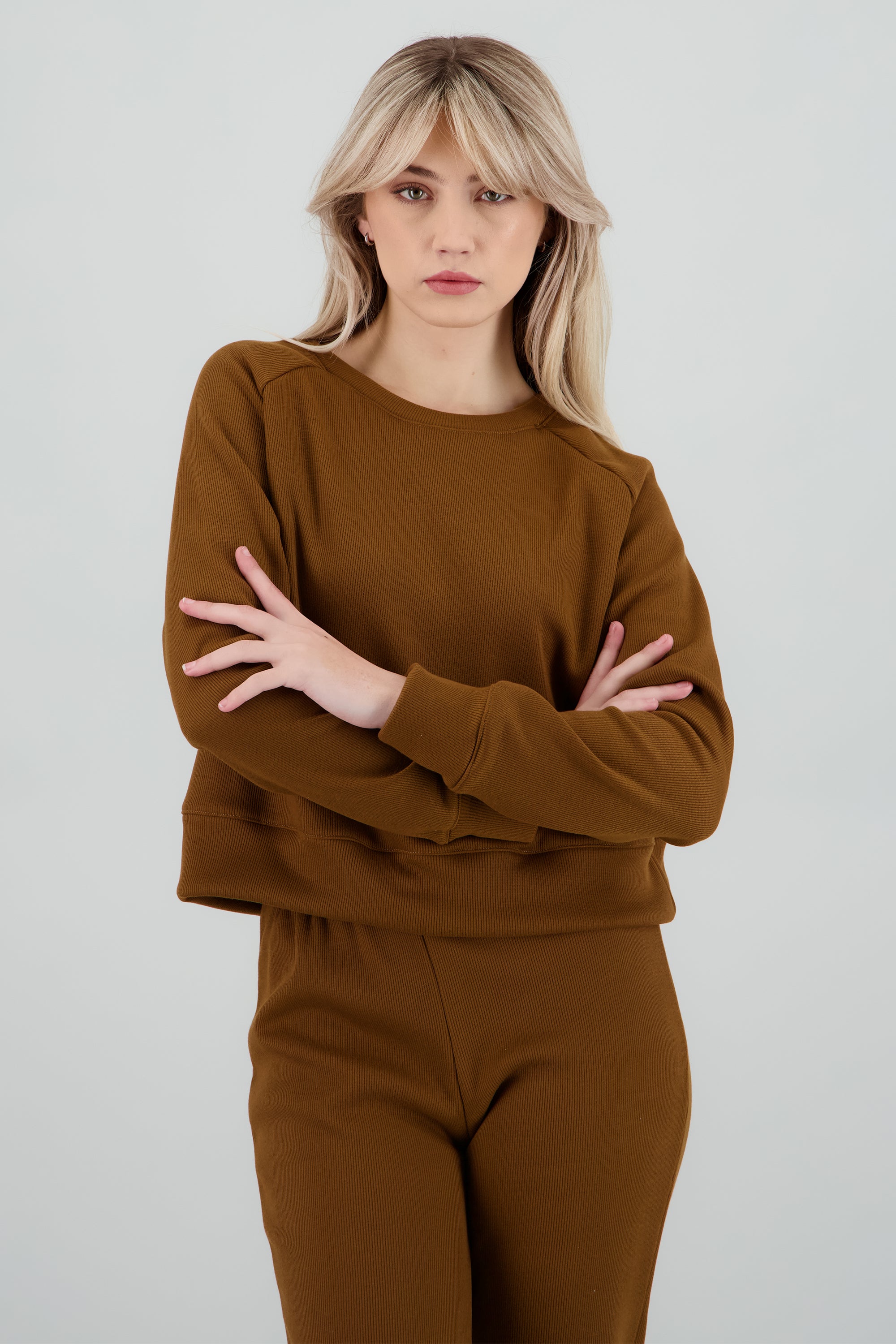 Sudadera cuello redondo detalle flece CAMELLO