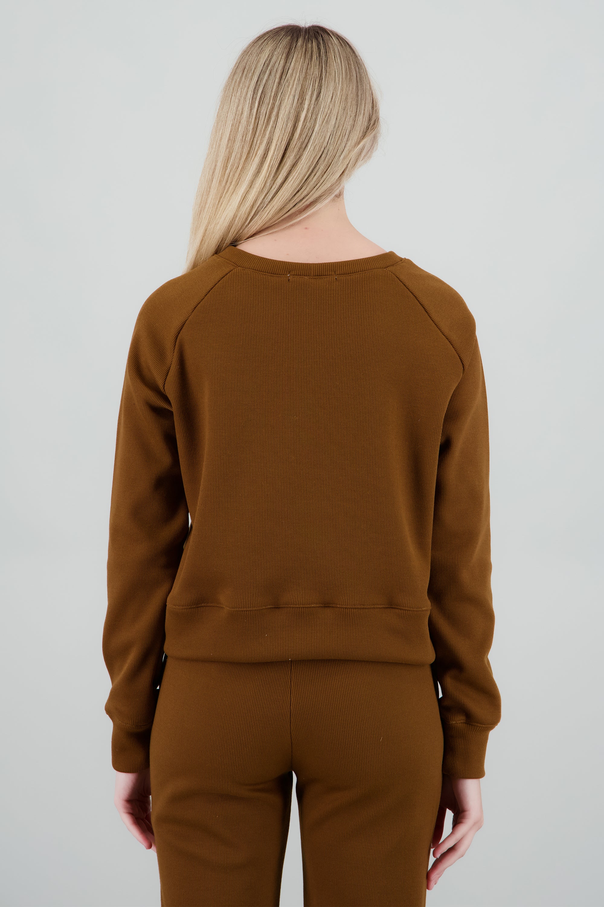 Sudadera cuello redondo detalle flece CAMELLO