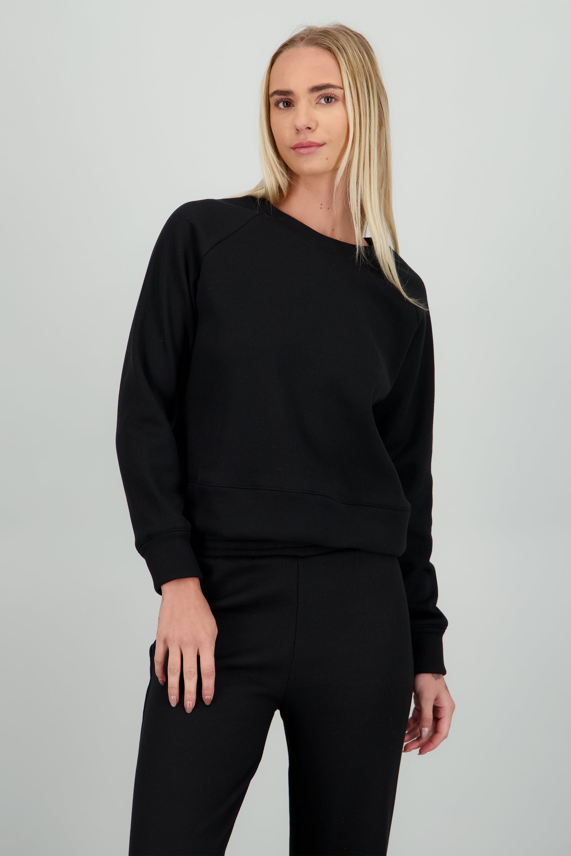 Sudadera cuello redondo detalle flece NEGRO