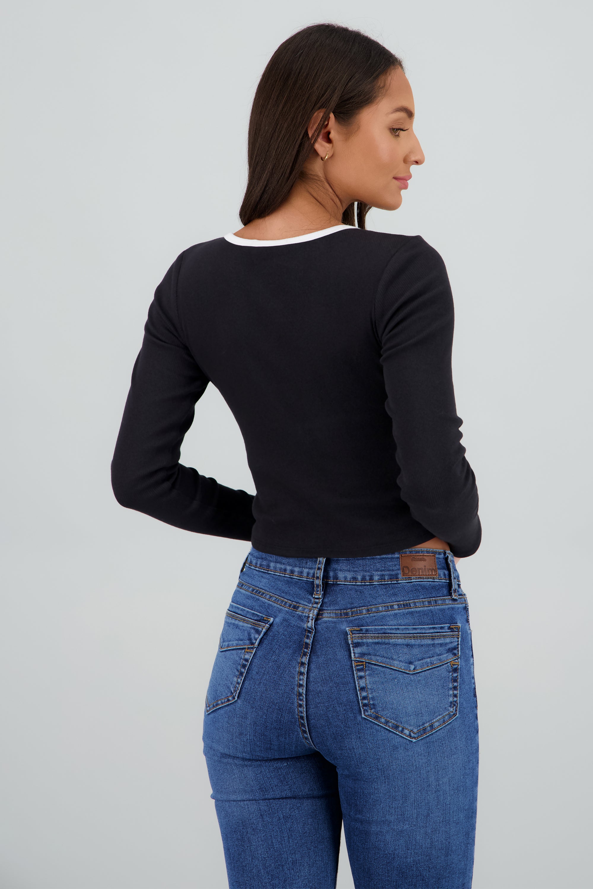 Top manga larga contraste detalle botones NEGRO COMBO