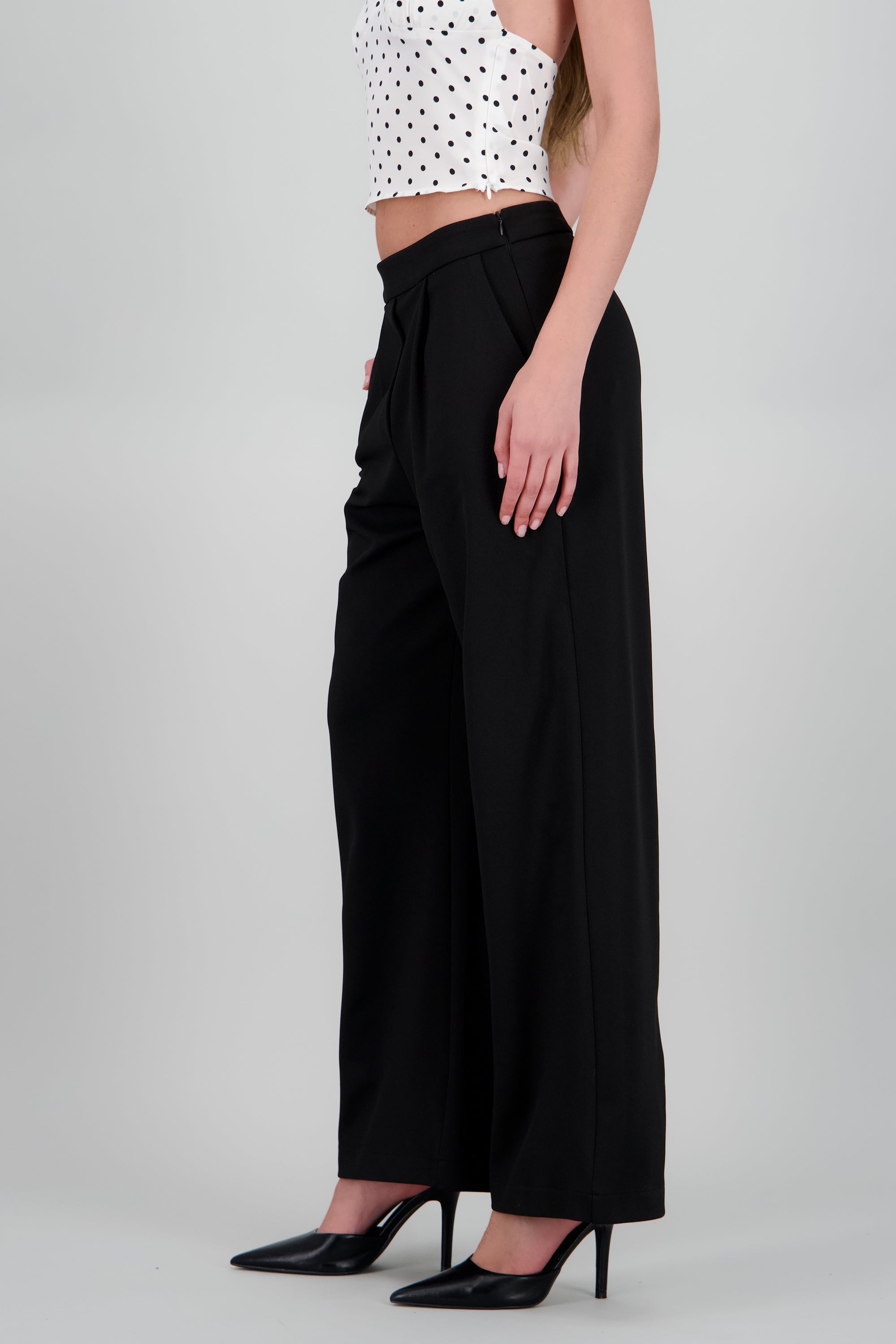 Pantalon pinzas bolsas NEGRO