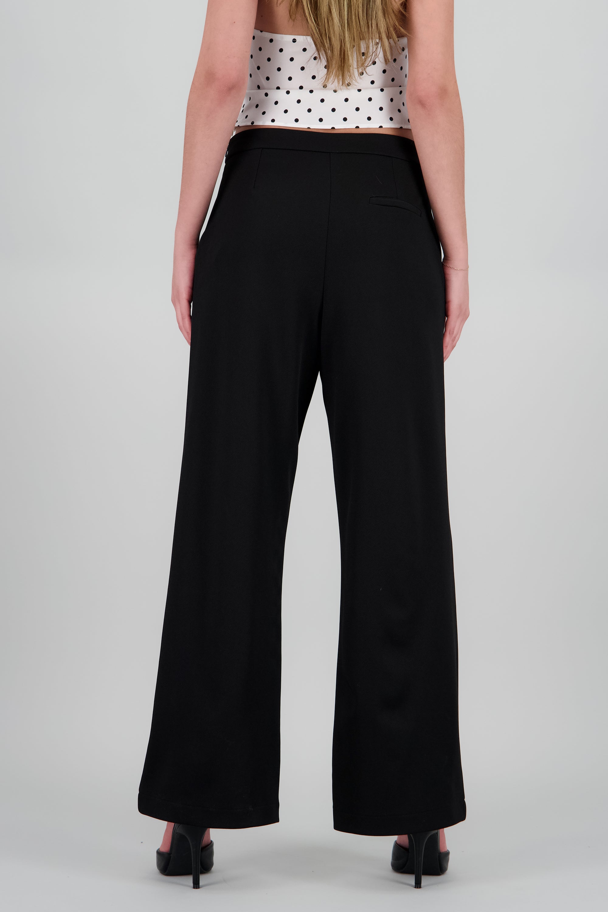 Pantalon pinzas bolsas NEGRO