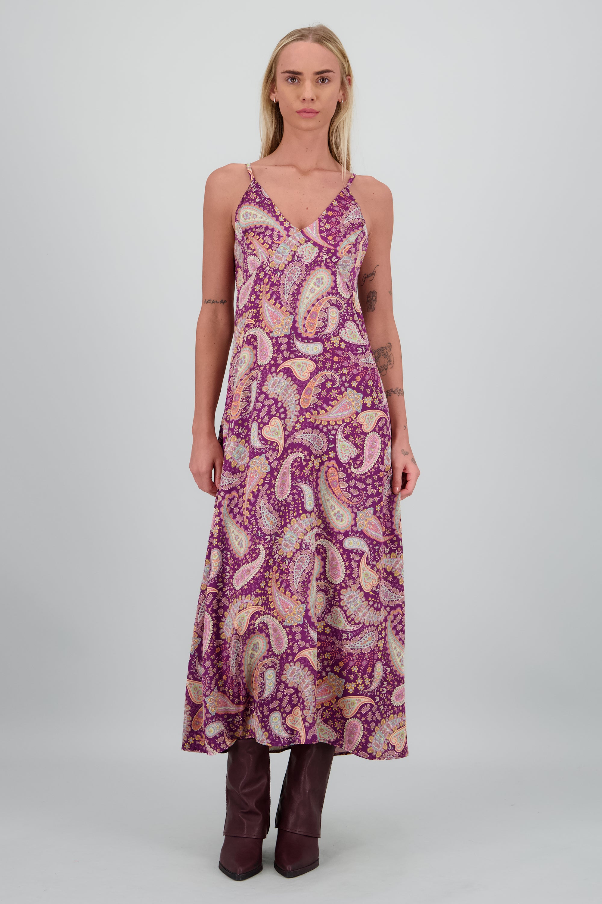 Vestido maxi con estampado paisley MORADO COMBO