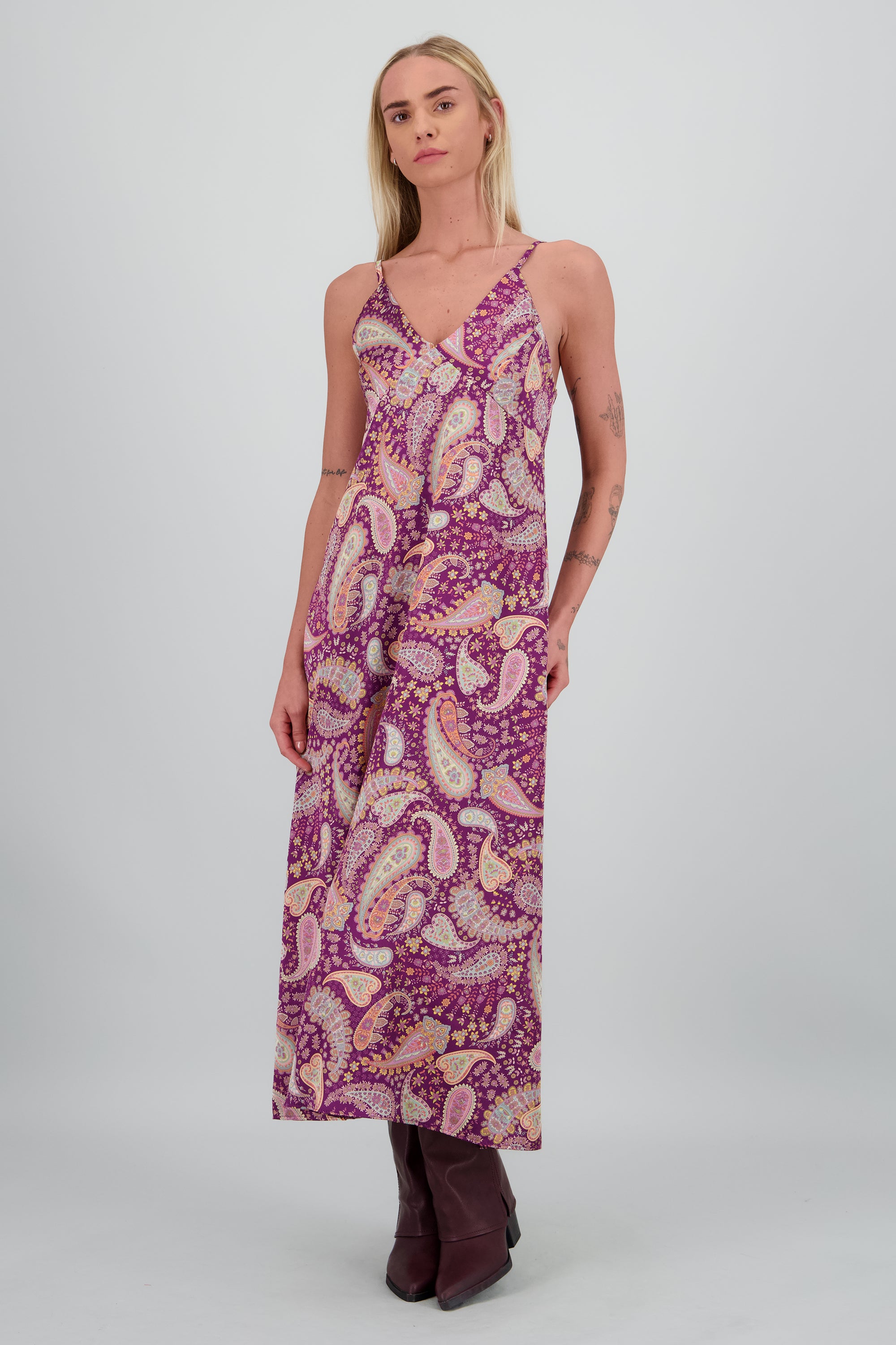 Vestido maxi con estampado paisley MORADO COMBO
