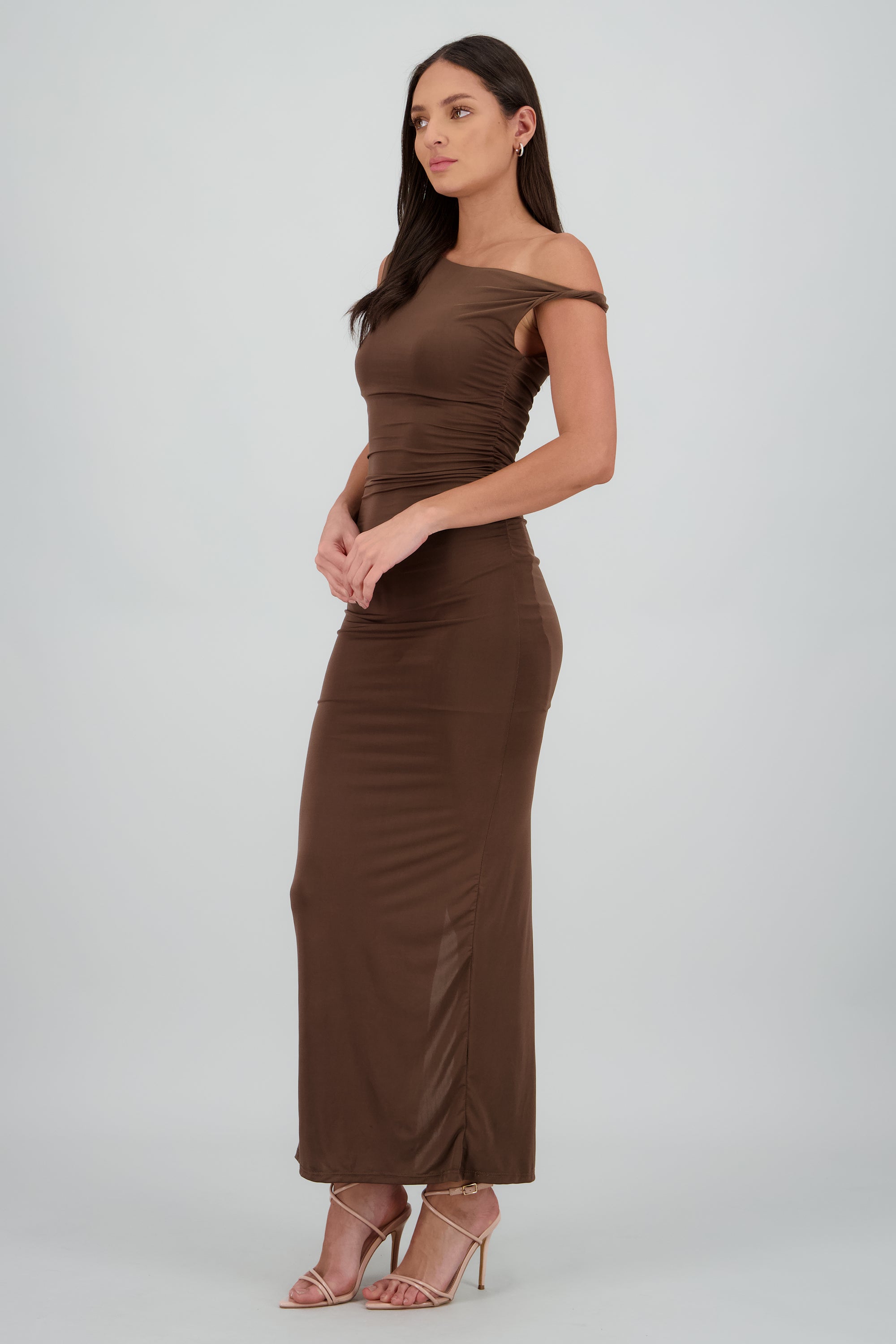 Vestido maxi asimetrico drapeado CHOCOLATE