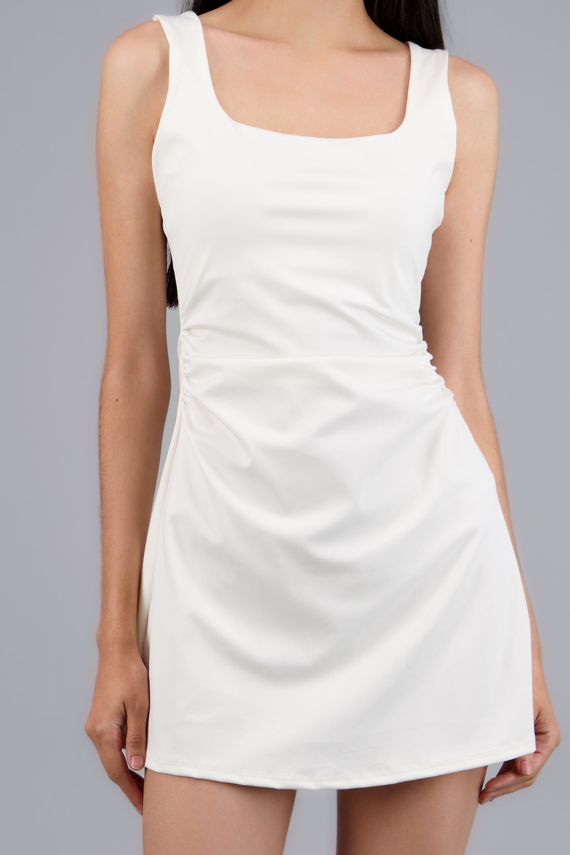 Vestido escote cuadrado detalle cintura HUESO