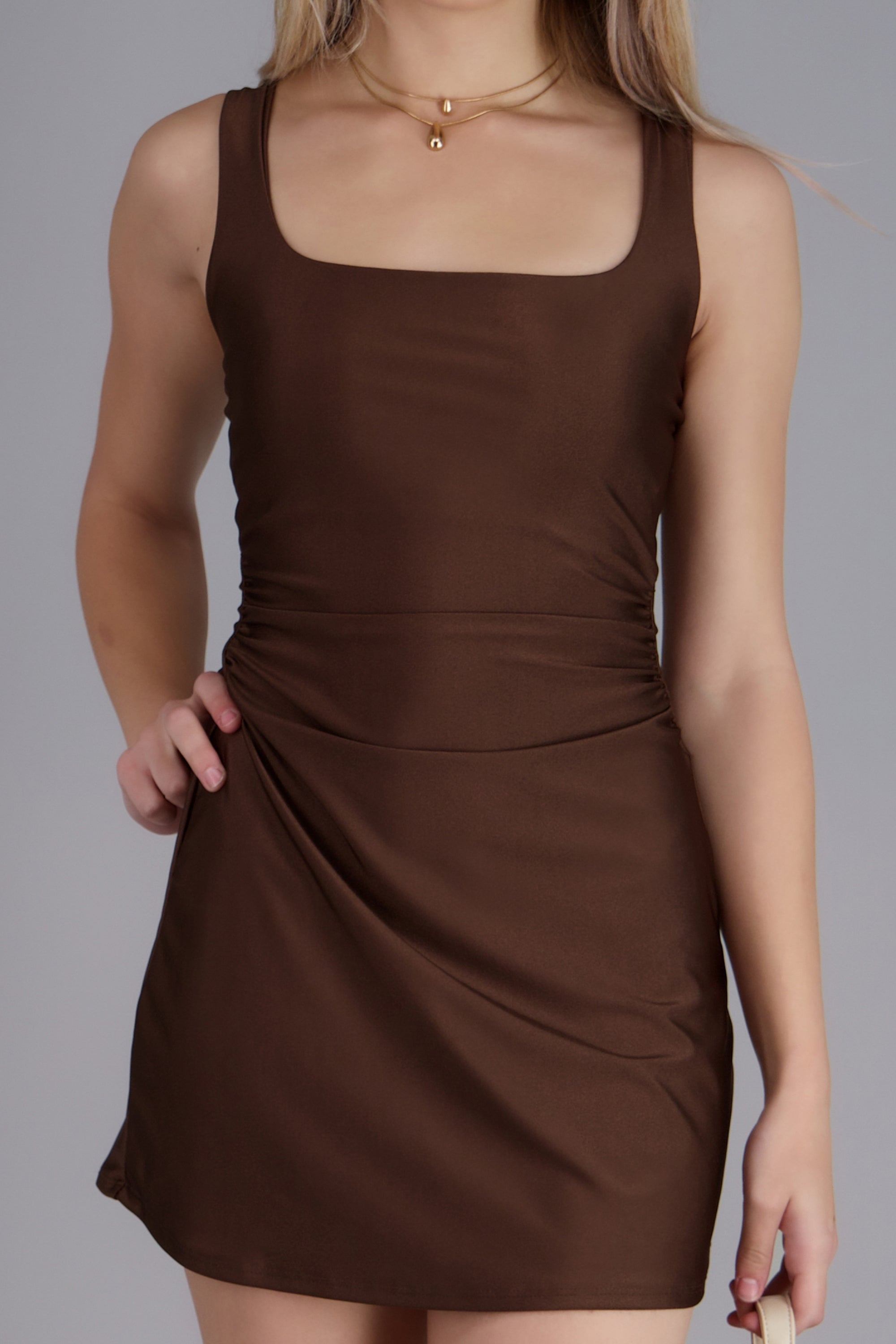 Vestido escote cuadrado detalle cintura CHOCOLATE