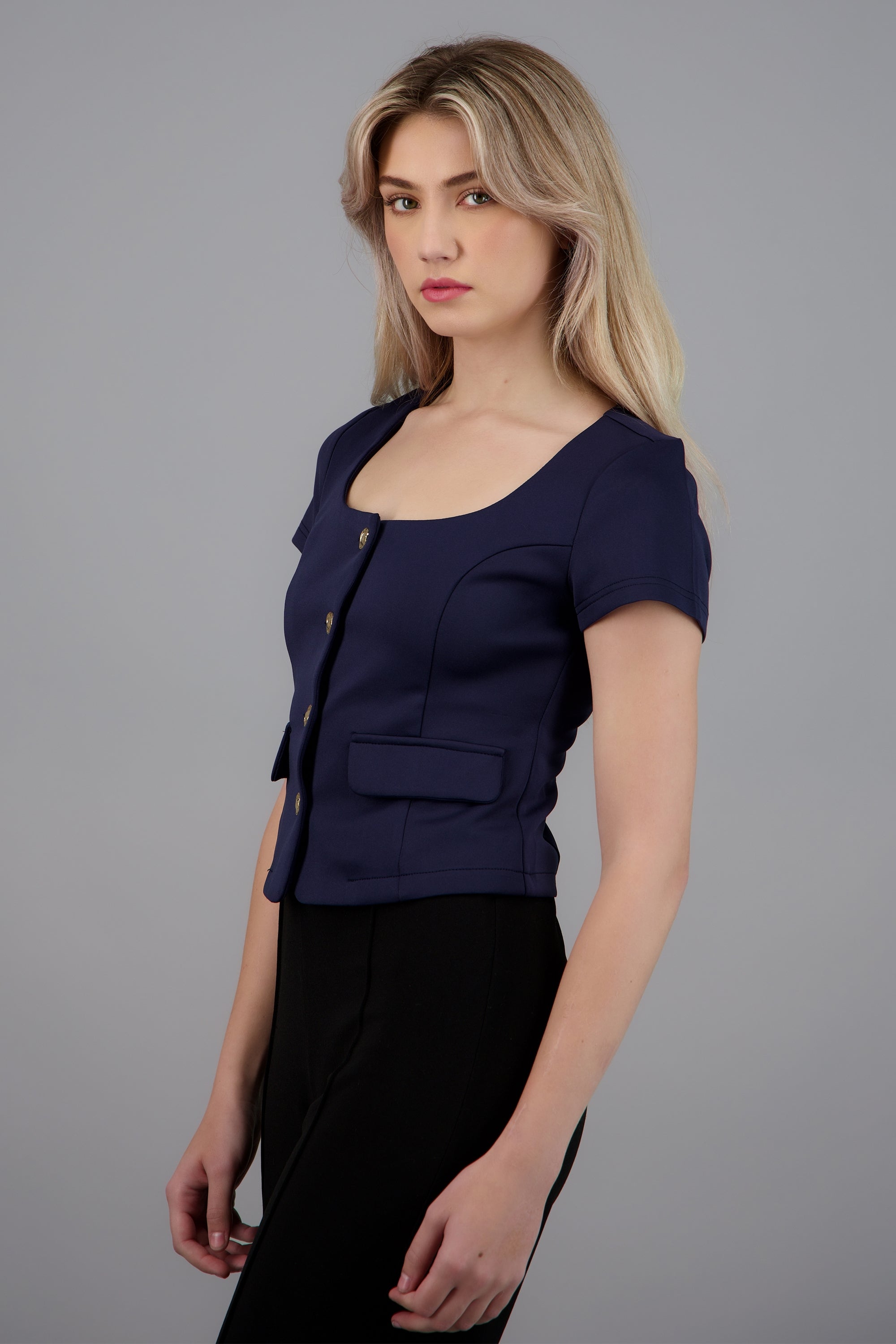 Top con botones con manga corta MARINO