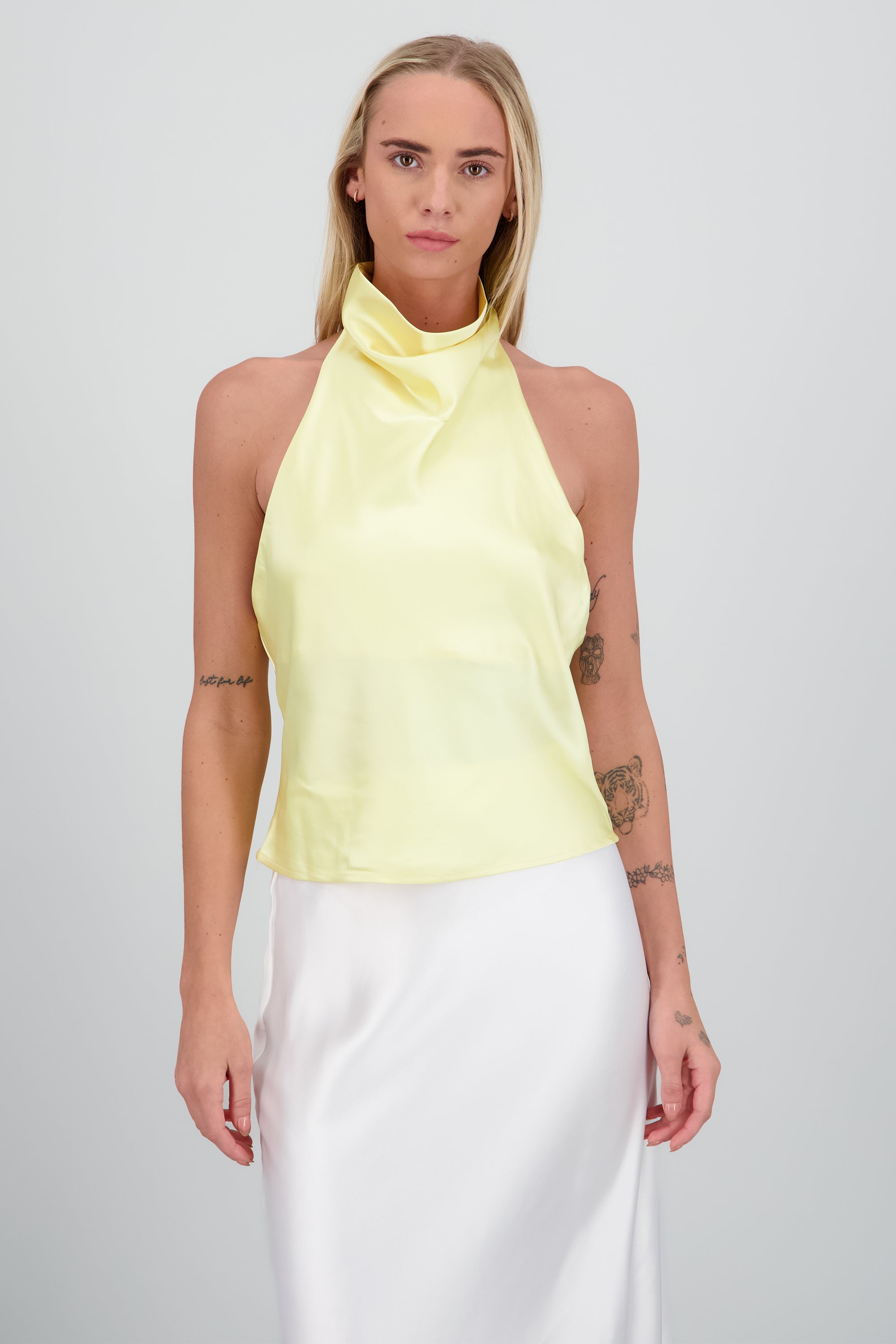 Blusa halter satinado AMARILLO PASTEL