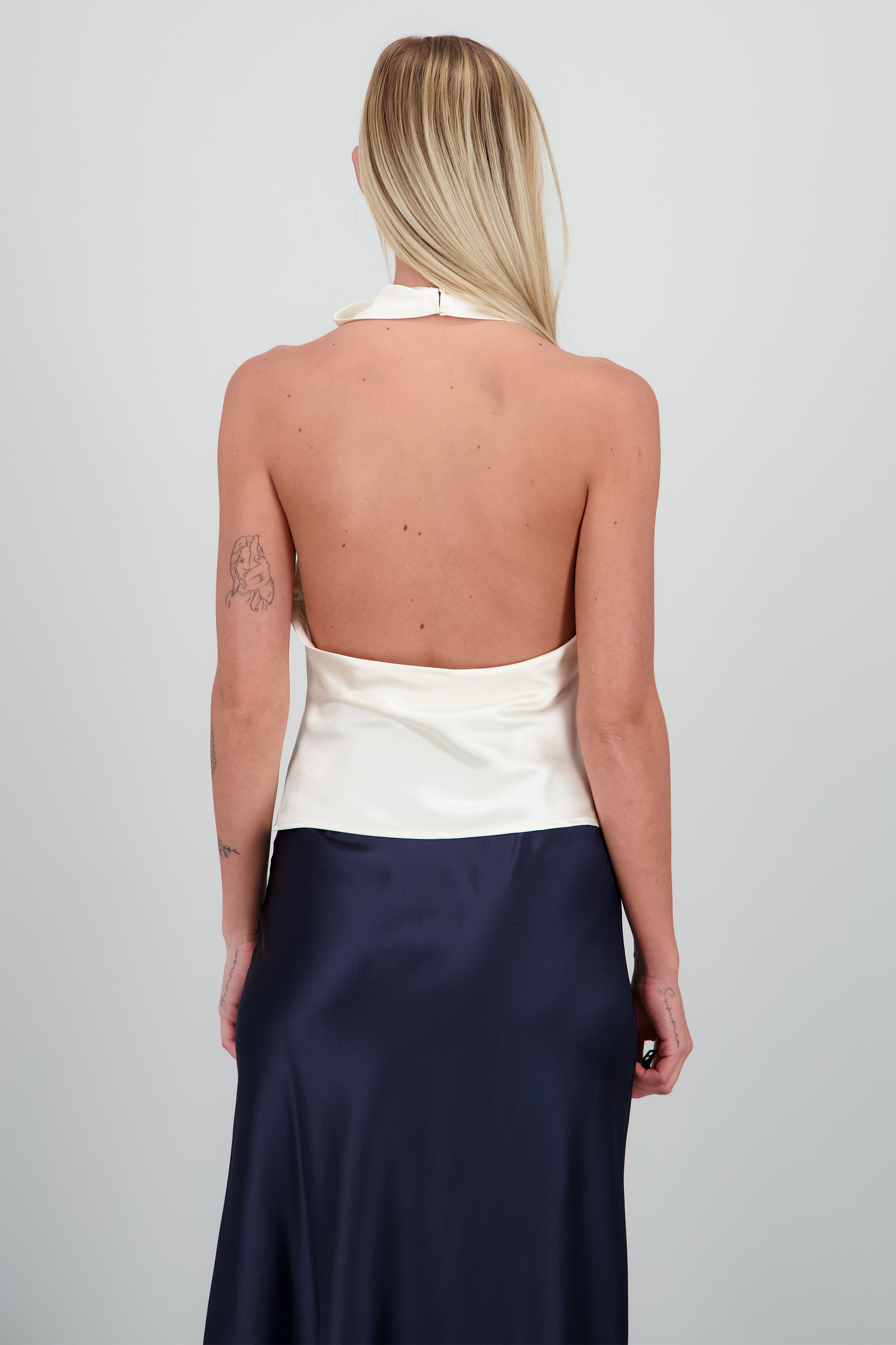 Blusa halter satinado HUESO