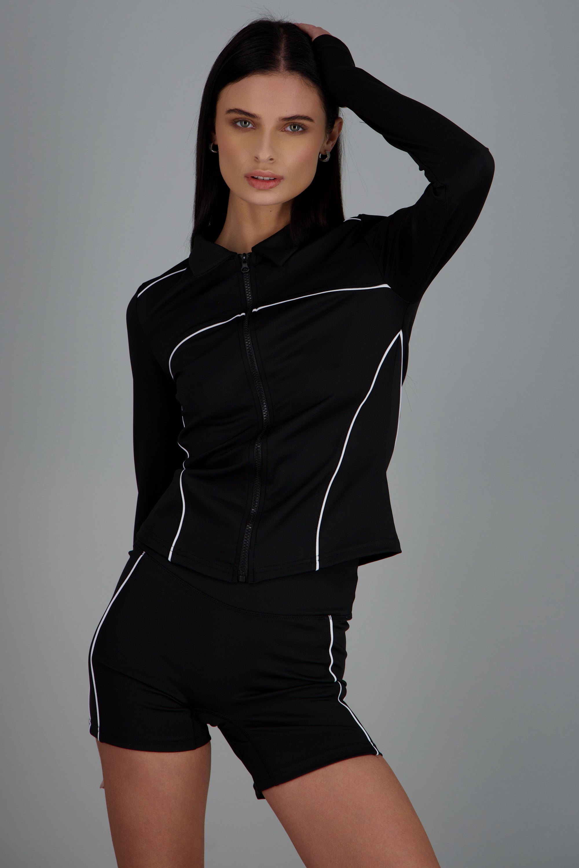 Chamarra deportiva con contrastes NEGRO