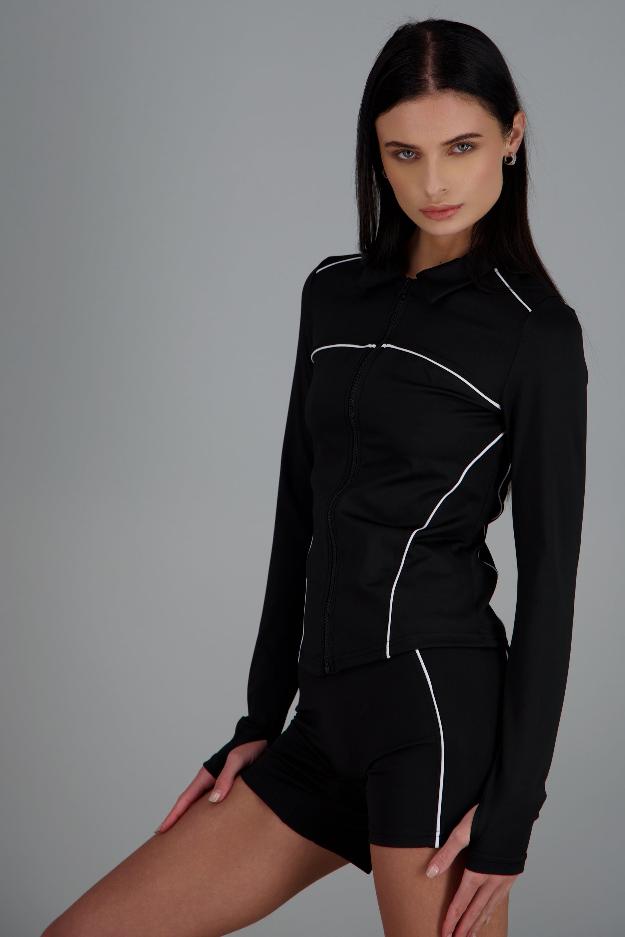 Chamarra deportiva con contrastes NEGRO