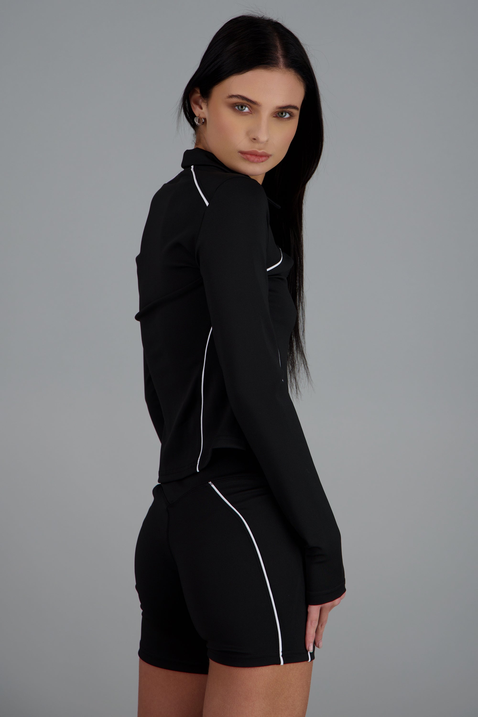 Chamarra deportiva con contrastes NEGRO