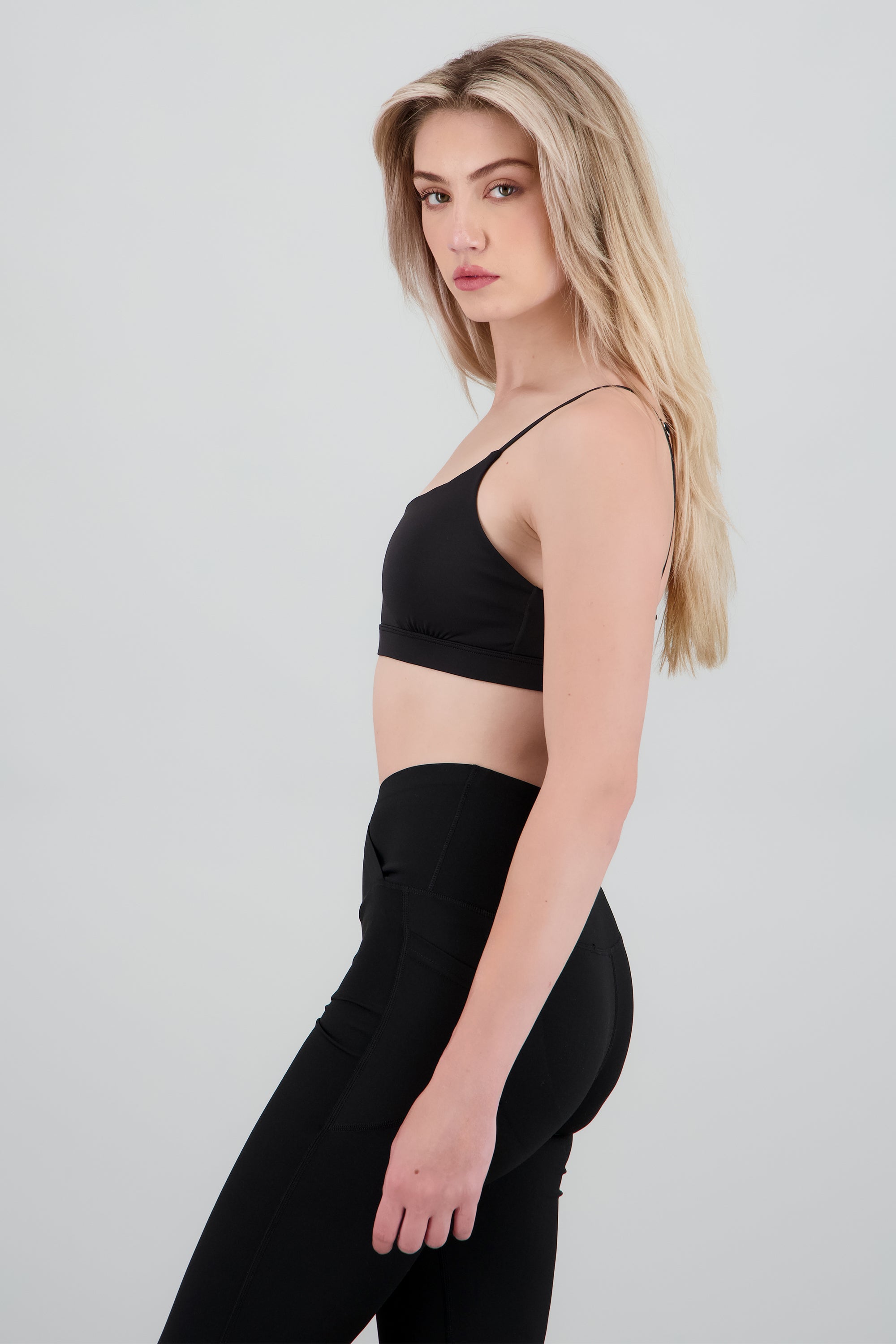 Top deportivo liso NEGRO